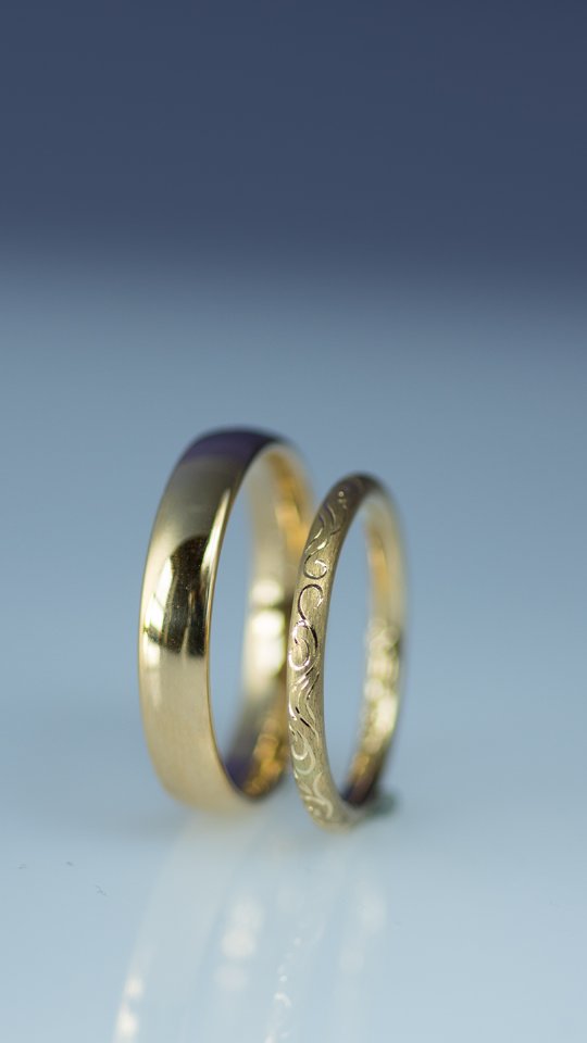 Let's take four grams of pure gold and turn it into a hand fabricated wedding band with a very unique handengraving.
Follow for more insights and get a front-row seat in my goldsmith workshop.
.
.
.
.
.
#goldsmith #customdesign #jewellerydesigner #artisanjewellery #handengraved #engraving #gold #finegold #weddingbands #freestyle #ringmaking #craftsmanship