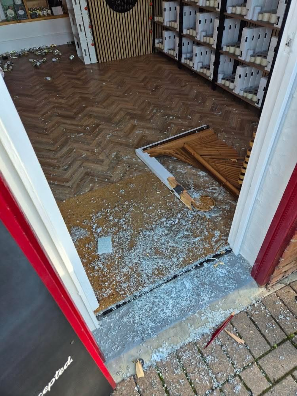 A friendly reminder we’re closed again today due to a planned SSE power cut. We’re also still coming to terms with what happened over the weekend regarding the burglary. It’s been a difficult time, and as a result, we’ll be running at slightly reduced capacity both in the shop and online while we find our groove again.
It’s not quite how we imagined celebrating our one-year anniversary in the shop, but we’re incredibly touched by all your messages of support. We truly appreciate every one of you who continues to support local, independent businesses like ours ?
With love, Geoff & Lisa x