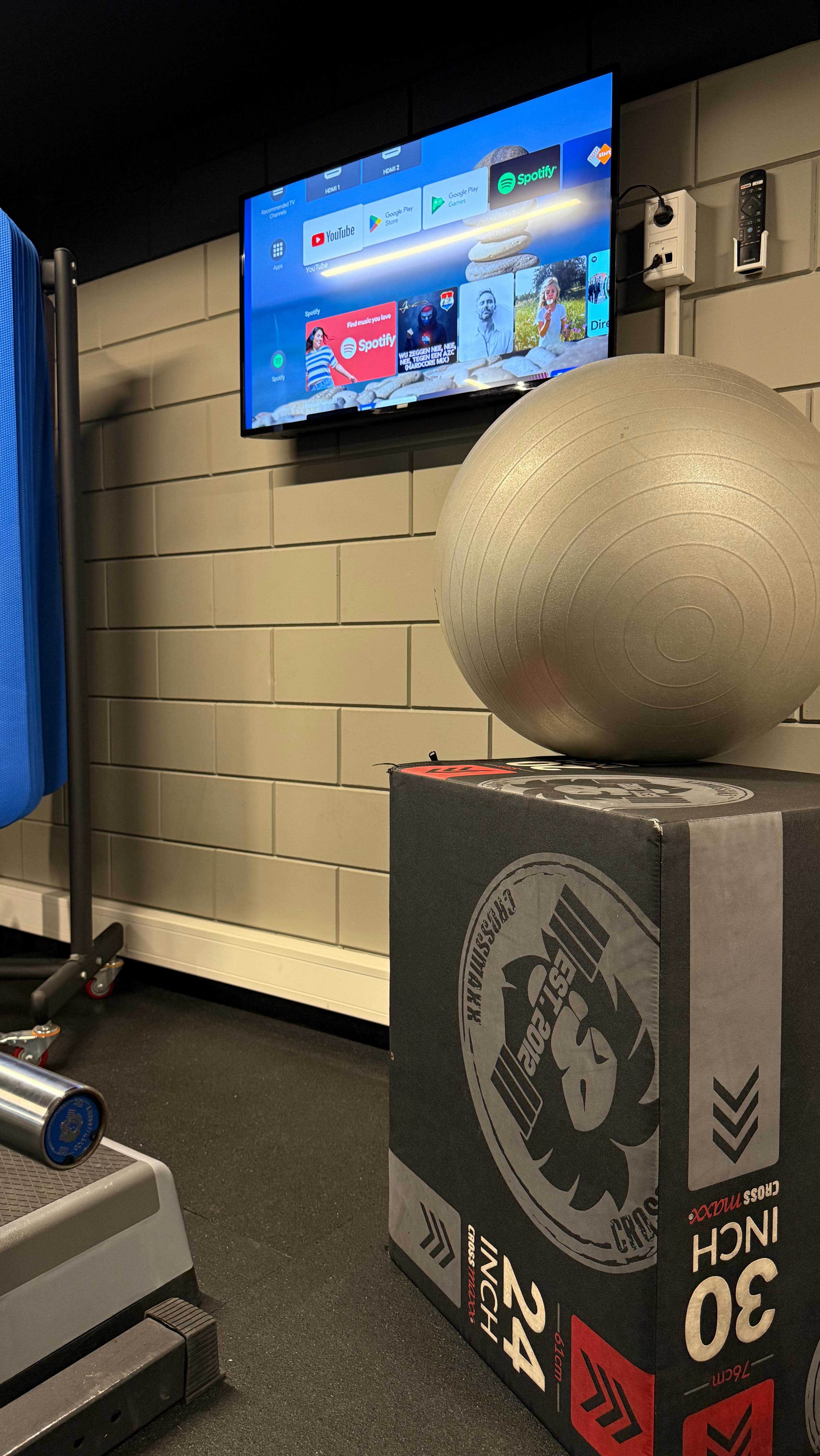 ? Guess what? Our gym just got a TV!
Because sometimes, a little entertainment is all the motivation we need to start that workout ?️♀️
Now you can stream your favorite videos or music while you exercise. So no more excuses… have fun and stay active! ?
#TheFlorianHotel #FlorianGym #HotelLife #StayActive #WorkoutAnytime #24hGym #WellnessAtFlorian #Hoofddorp #FitnessFun #HotelGym #NoExcuses