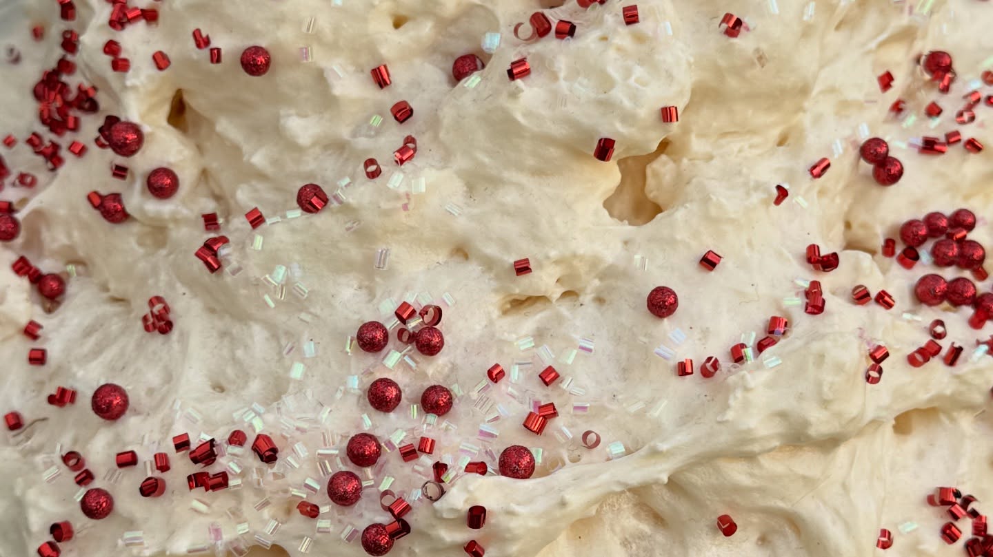 Unsere Füße sind soooo müde vom vielen Tanzen! In unserem Werk in Ungarn haben wir eine unglaublich schöne Weihnachtsfeier erlebt. Danke an alle, die diesen besonderen Abend möglich gemacht haben! 💙💙
Our feet are so tired from all the dancing! We had an incredibly wonderful Christmas celebration at our factory in Hungary. Thank you to everyone who made this special evening possible! 💙💙
Annyira elfáradtak a lábaink a sok tánctól! Hihetetlenül csodálatos karácsonyi ünnepséget töltöttünk el a magyarországi gyárunkban. Köszönjük mindenkinek, aki lehetővé tette ezt a különleges estét! 💙💙
#party #christmas #feet #hungary #team