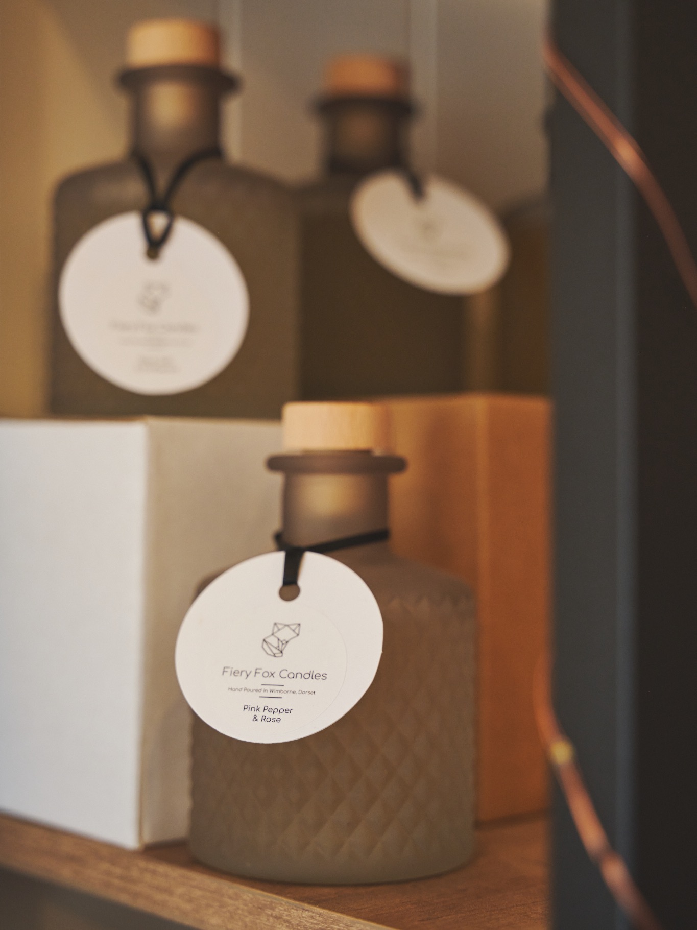 If you didn’t already know, our reed diffusers come in these luxury bottles, a beautiful way to bring lasting fragrance (and a little bit of style ?) into your homes ✨