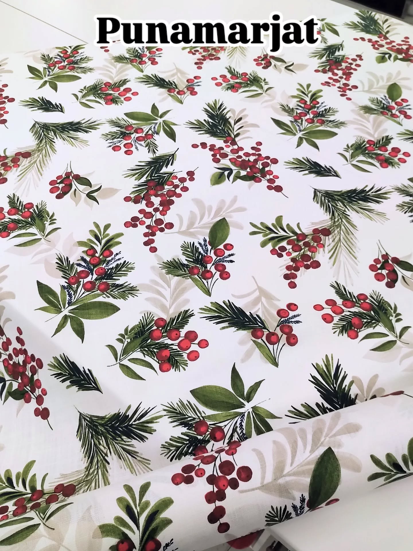 Vähän on ulkona harmaa ilma mutta tämä kaunis punamarjat-puuvillakangas piristää.
Sopii verhoihin, kappoihin, pöytäliinaksi tai ihan vaan kaitaliinaksi ?
Leveys 155cm
100% puuvilla
Paino 165g/m2
#punaisetmarjat
#puuvillakangas
#jouluistatunnelmaa
#ompelupalvelu
#ompelimolappeenranta