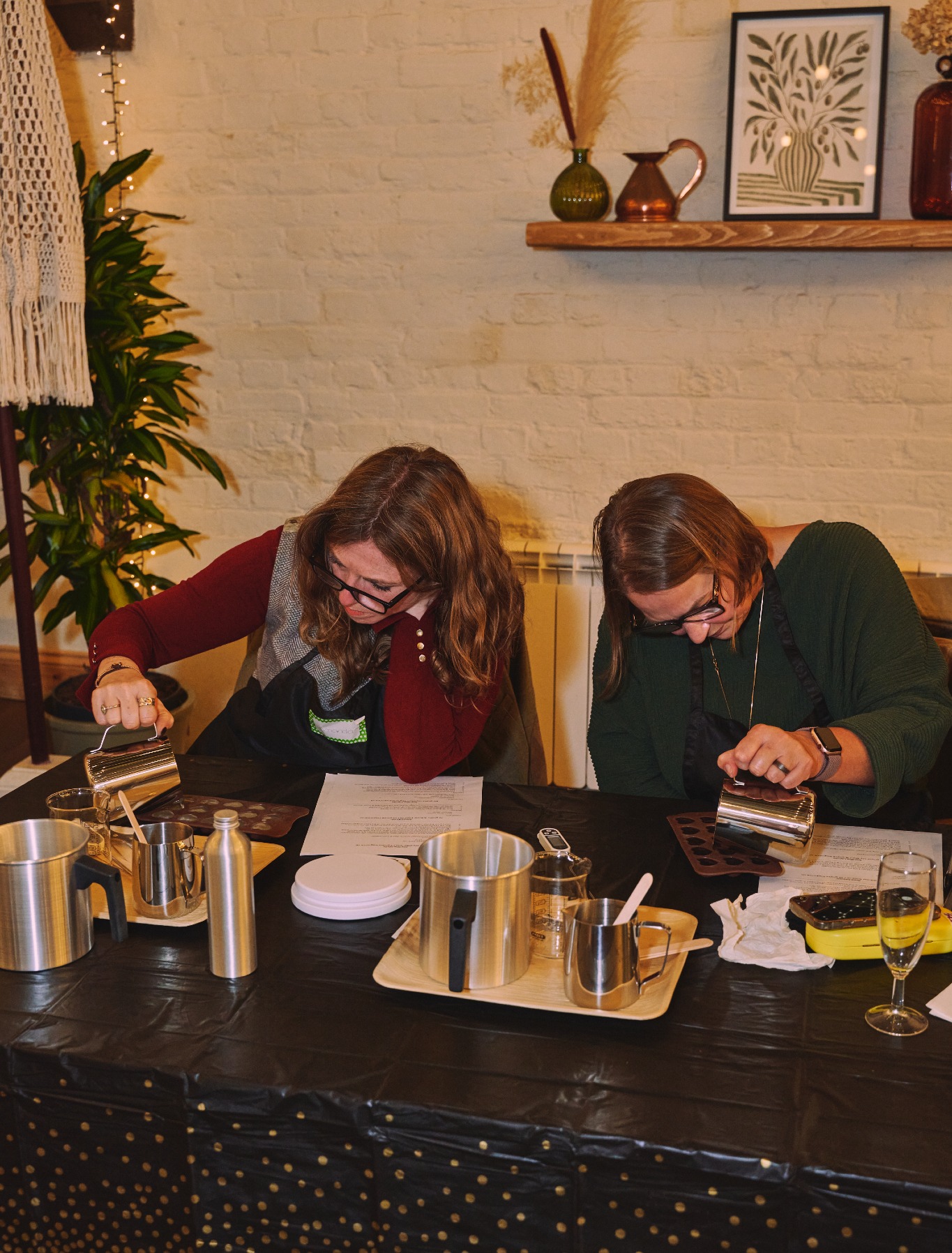 This time next week we’ll be back at @thecowsheddorset for our festive candle-making experience! ?️ We’ll be creating a 20cl soy wax candle, a tin of soy wax melts, and a 100ml reed diffuser.
We still can’t believe how quickly these events sold out! ? Thank you so much for your support and for asking for more, we promise next year there will be plenty more events to join. ?✨