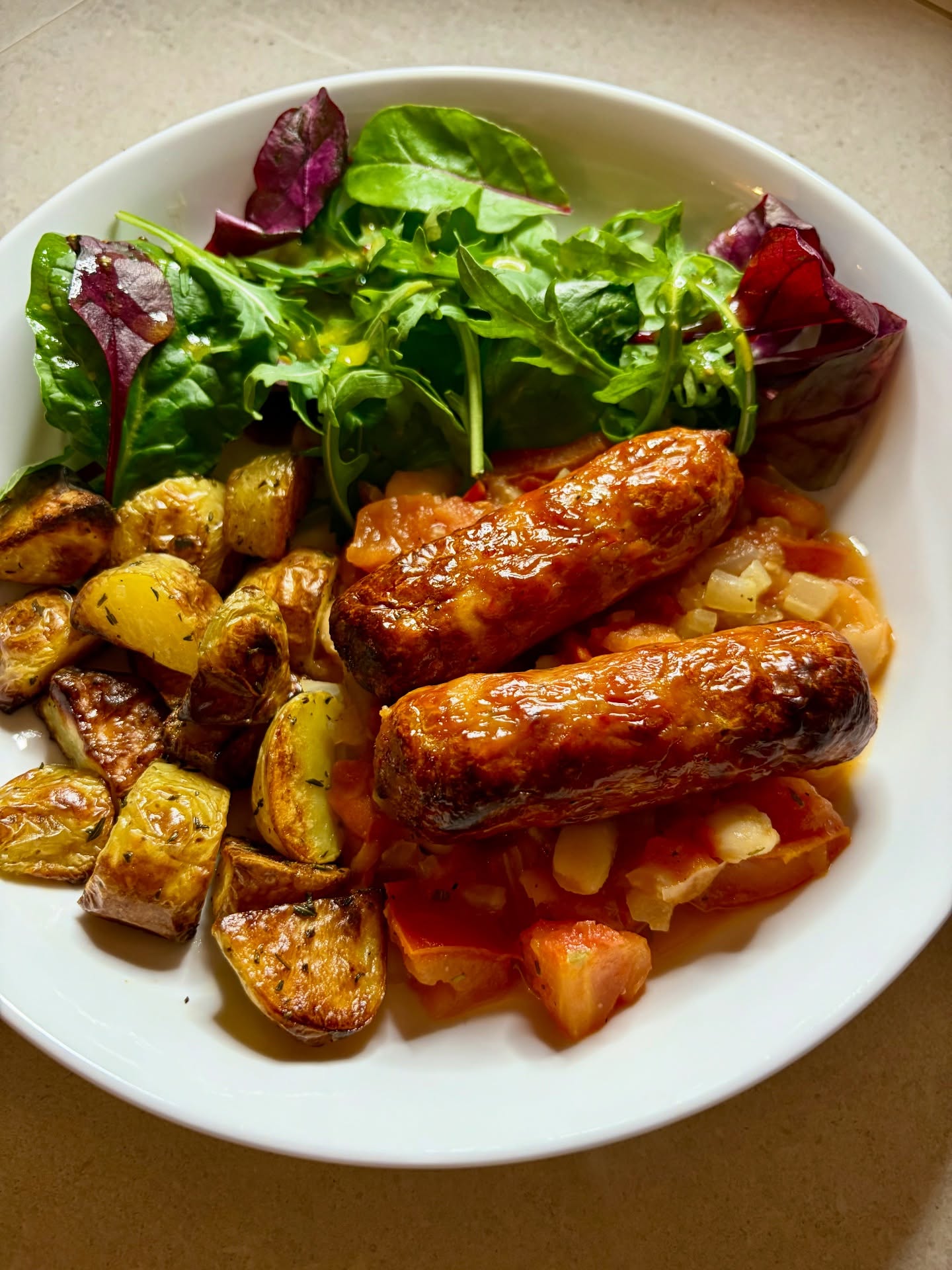 Decided to make a meal that has been on my grid before, and that my boys loved. Delicious Waitrose chorizo style sausages on a cannellini bean and fresh tomato stew with herb roasted Charlotte potatoes. The stew is made with onions, celery, garlic, fresh tomatoes , fresh thyme, cannellini beans and sherry! It’s an easy stew to make and goes really well with the sausages. Recipe on my website.
Chorizo sausages - @waitrose
Cannellini beans - @boldbeanco
#winterwarmers❄️ #winterwarmers #winterwarmer #stew #sausages #midweekmeals #midweekmeal #beans #pulses #cannelinibeans #food #foodies #foodblogger #bristolfood #bristolfoodies #bristolfoodblog #bristolfoodbloggers
