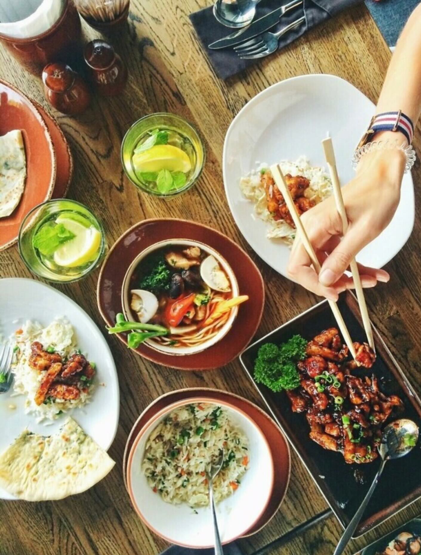 ❗️Zusatztermin❗️Freie Plätze auf unserer Genussreise nach Südostasien! ✈️??
Unser beliebter Thailand-Kochkurs geht in die nächste Runde! Exklusiv für euch: Ein zusätzlicher Termin am 19. Februar ?️
Taucht ein in die faszinierende Welt der thailändischen Küche: Exotische Gewürze, frische Aromen, spannende Techniken und genau die richtige Portion Schärfe! ?️
Gemeinsam begeben wir uns auf eine kulinarische Expedition durch Thailand – leicht, farbenfroh und voller Geschmack. Perfekt für alle, die ihr kulinarisches Reisefieber stillen möchten und das ganz ohne Flugticket! ✈️❤️?
Schnell sein – die Plätze sind begrenzt!
?? www.kochschule-sachsen.de
☎️ 037608 28481
✉️ verkauf@kochschule-sachsen.de
#kochschulesachsen #kochenlernen #thailand #südostasien #foodlover #sachsenistschön #thaifoodstagram #kochkurs #urlaubaufdemteller