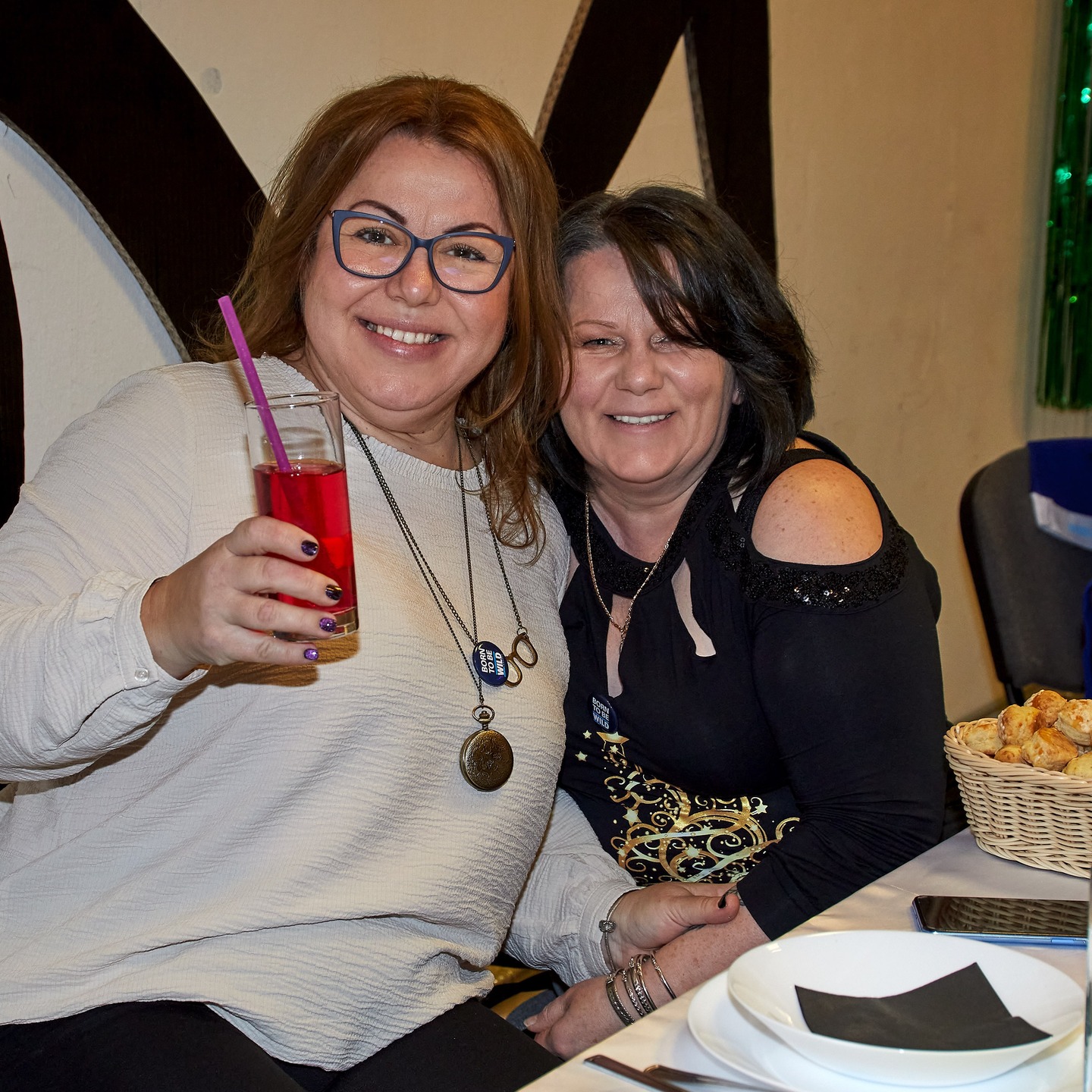 BORN TO BE WILD - Bilder sagen mehr als tausend Worte...unsere Weihnachtsfeier in Gyöngyös 🎉
BORN TO BE WILD - Pictures say more than a thousand words... our Christmas party in Gyöngyös 🎉
SZÜLETTÜNK A VADÁSZATHOZ - Egy kép többet mond ezer szónál... a karácsonyi bulink Gyöngyösön 🎉