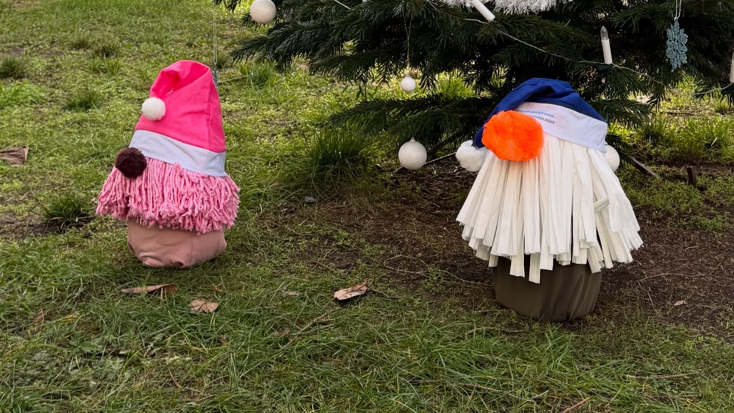 Unsere Füße sind soooo müde vom vielen Tanzen! In unserem Werk in Ungarn haben wir eine unglaublich schöne Weihnachtsfeier erlebt. Danke an alle, die diesen besonderen Abend möglich gemacht haben! 💙💙
Our feet are so tired from all the dancing! We had an incredibly wonderful Christmas celebration at our factory in Hungary. Thank you to everyone who made this special evening possible! 💙💙
Annyira elfáradtak a lábaink a sok tánctól! Hihetetlenül csodálatos karácsonyi ünnepséget töltöttünk el a magyarországi gyárunkban. Köszönjük mindenkinek, aki lehetővé tette ezt a különleges estét! 💙💙
#party #christmas #feet #hungary #team