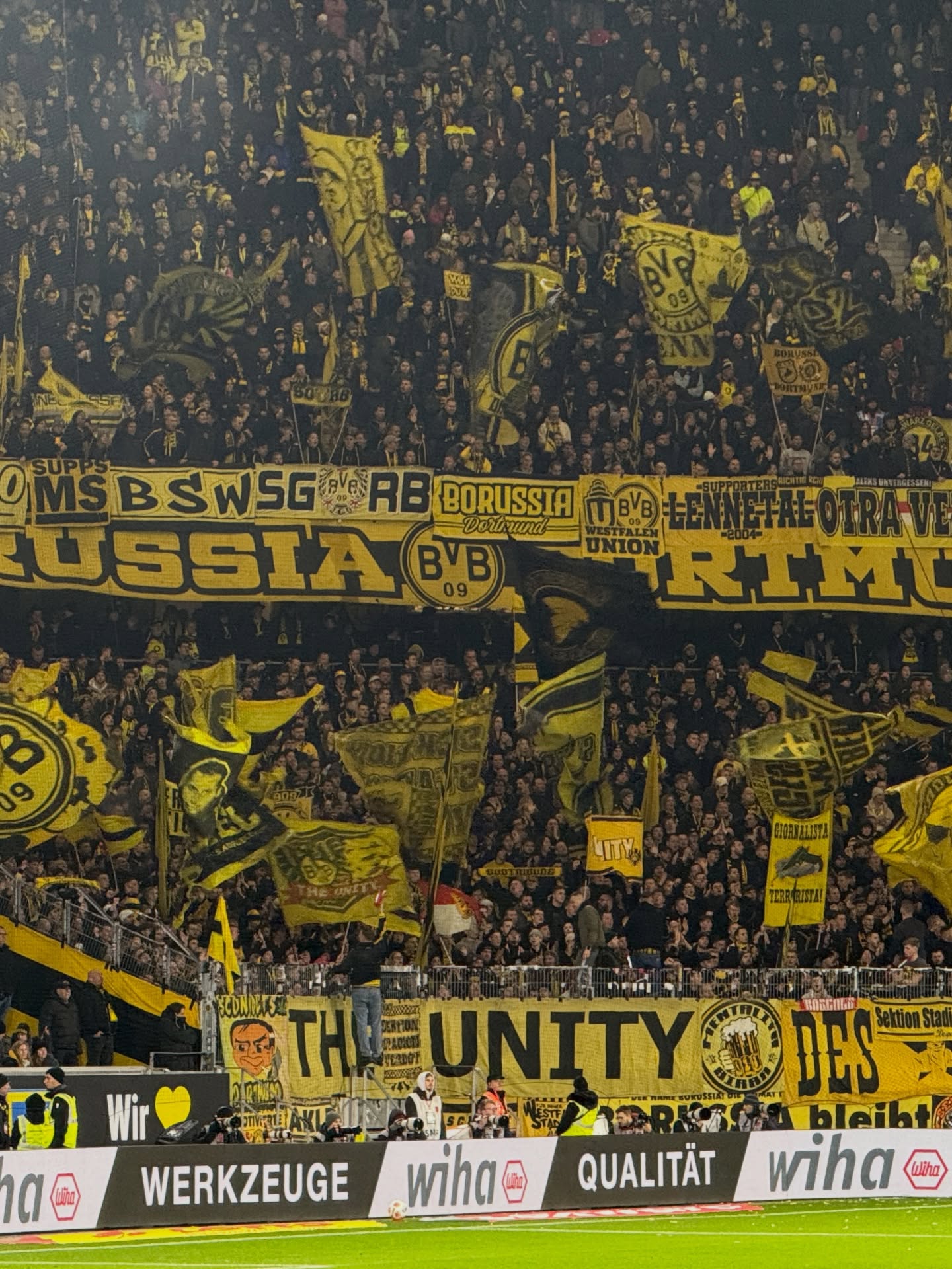 Der BVB war im SC-Stadion zu Gast, und WILD war erneut live dabei. Mit einem 1:1-Unentschieden verabschieden sich beide Klubs in die Winterpause. 💙
Der BVB was a guest at the SC stadium, and WILD was live on site once again. With a 1–1 draw, both clubs head into the winter break. 💙
A BVB az SC stadion vendége volt, és a WILD ismét élőben volt jelen. Az 1–1-es döntetlennel mindkét klub a téli szünetre vonul. 💙
#bvb #sc #freiburg #europapark #soccer