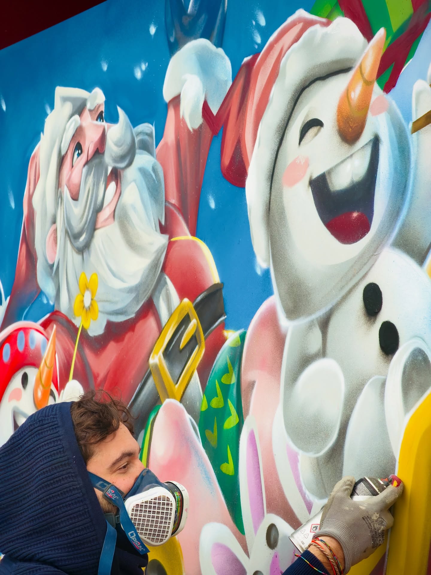 « JOYEUX NOËL »
Salut les amigos ! Noël approche :) cette année j’ai été invité par @batiself.lu pour imaginer une jolie fresque !
#spraypaintart #illustration #christmas #santaclaus #winter