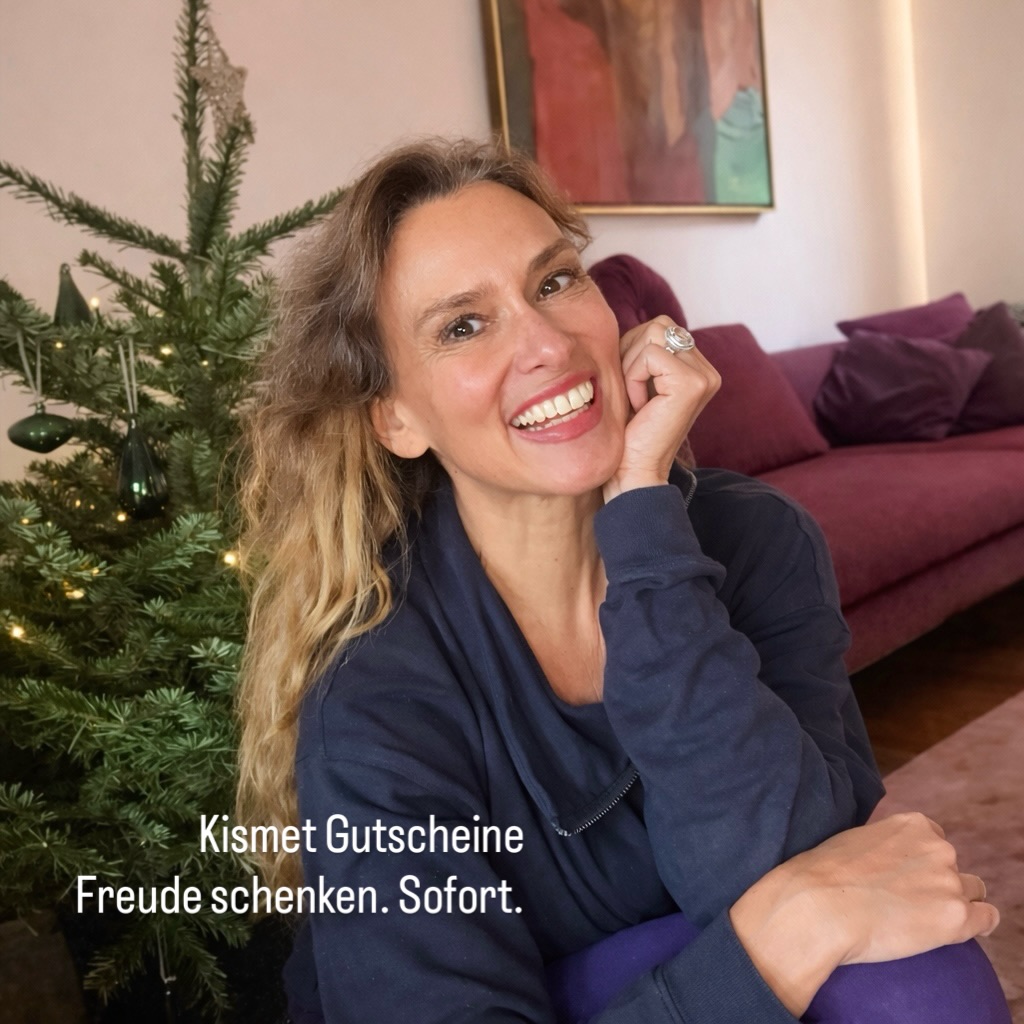 Manchmal ist das schönste Geschenk
kein Paket, sondern ein Gefühl. 💌 Kismet Gutscheine
– wertig
– zeitlos
– mit Liebe ausgewählt ✨ Direkt nach dem Kauf per Mail
🎁 Perfekt zum Verschenken - auch last minute Link in Bio Kismet Yogastyle - Geschenke, die viel Freude bringen.