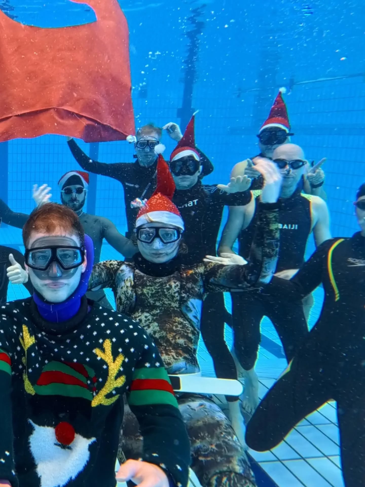 \\ S Q U A D // Traditionally we close our year with our annual Freediving Games, a training night centered around celebrating our achievements from last year: from PBs to National Records, to new instructors and competing in the World Championships. But above all we celebrate the joy of training together with this fantastic group of people 💙💙
