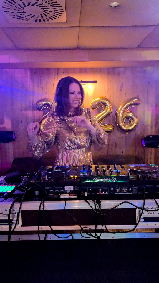 Happy New Year 2026 ✨️✨️
#djanealegracole #newyearseve #GlamourNight #golden #luxuryevent