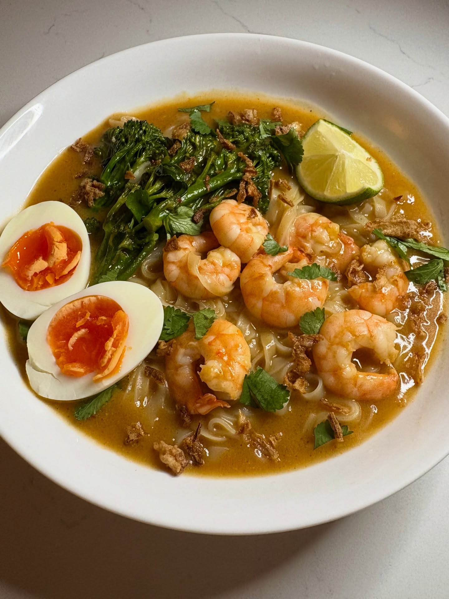Recipe experiment whilst the boys are away. Prawn Laska using a laska paste from the local Asian supermarket, lemongrass, tamarind, fish sauce, palm sugar, sambal oelek, coconut milk, chicken stock and a squeeze of lime juice. Green beans are often used but I had tenderstem broccoli to use up, so added that to the broth with noodles and king prawns. Garnished with jammy eggs, fried shallots and coriander. Realised I’d forgotten to add beansprouts so threw them on after the pic was taken! Still needs work but a good start!
Eggs - @clarence_court
Sambal oelek - Malay Taste
Laska paste - @yeoseurope
#prawns #malaysianfood #bristolfoodbloggers