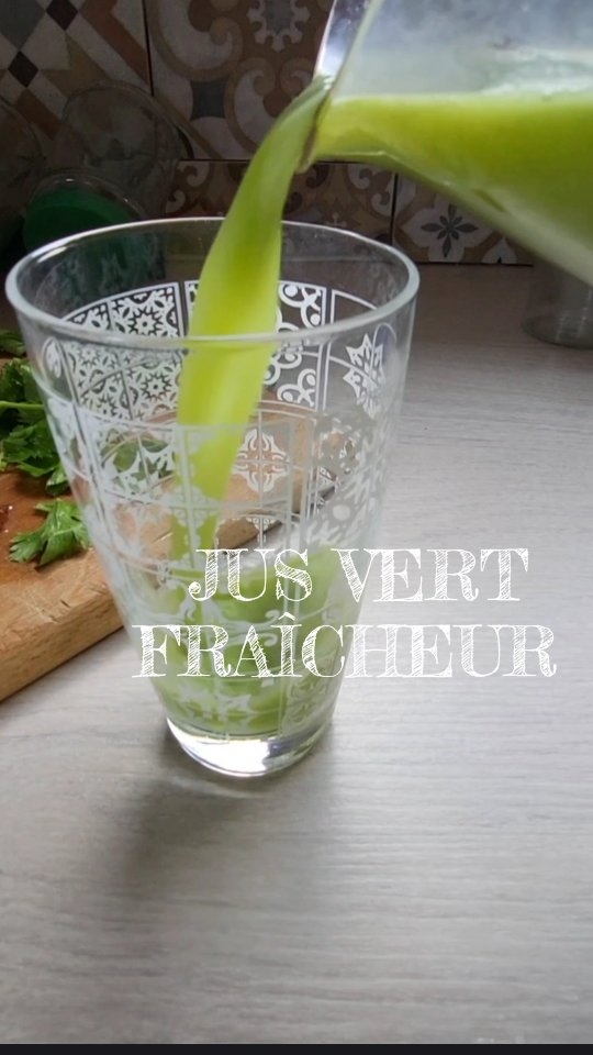 Un jus vert absolument délicieux : céleri, fenouil, pomme.
Remineralisant, purifiant, aide importante à la detox et nettoyage intestinal, antioxydant !
Son goût frais et anisé doux le rend très agréable.. et cette couleur !! ? mais il ne fait pas l'unanimité !
Pour vous le fenouil c'est amour ou jamais de la vie ?
?
#jus #jusvert #extracteur #sante #detox #jusdelegumes #recette #kuvings #celeryjuice #celery #naturopathie #naturopathe #metauxlourds