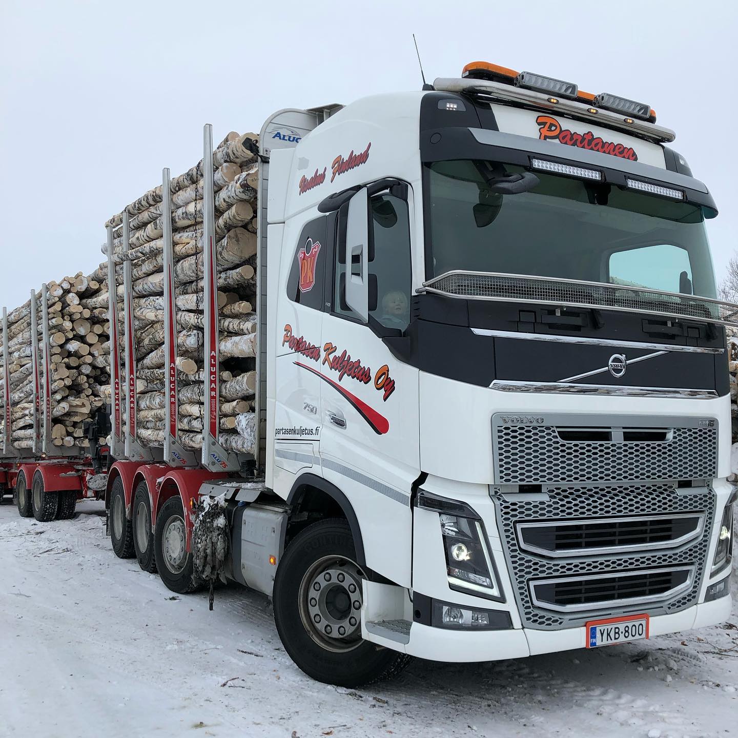 #volvotrucks #puutavarayhdistelmä #partasenkuljetusoy