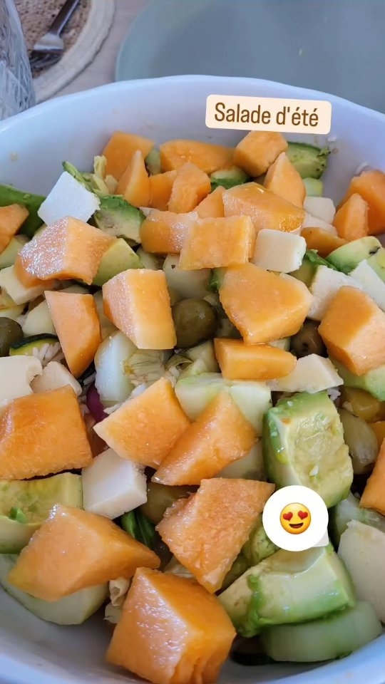 Compilation d'idées repas pour toute la famille, riches et colorés. Les bons produits, de la simplicité et de la richesse en même temps. Variété de goûts pour que chacun se retrouve. Respect pour les produits, les saveurs, notre corps qui nous balade et que l'on doit chérir ?
Bon appétit !!
#naturopathie #nutrition #nutritionsaine #alimentationsante #naturopathe #cuisine #ideerepas