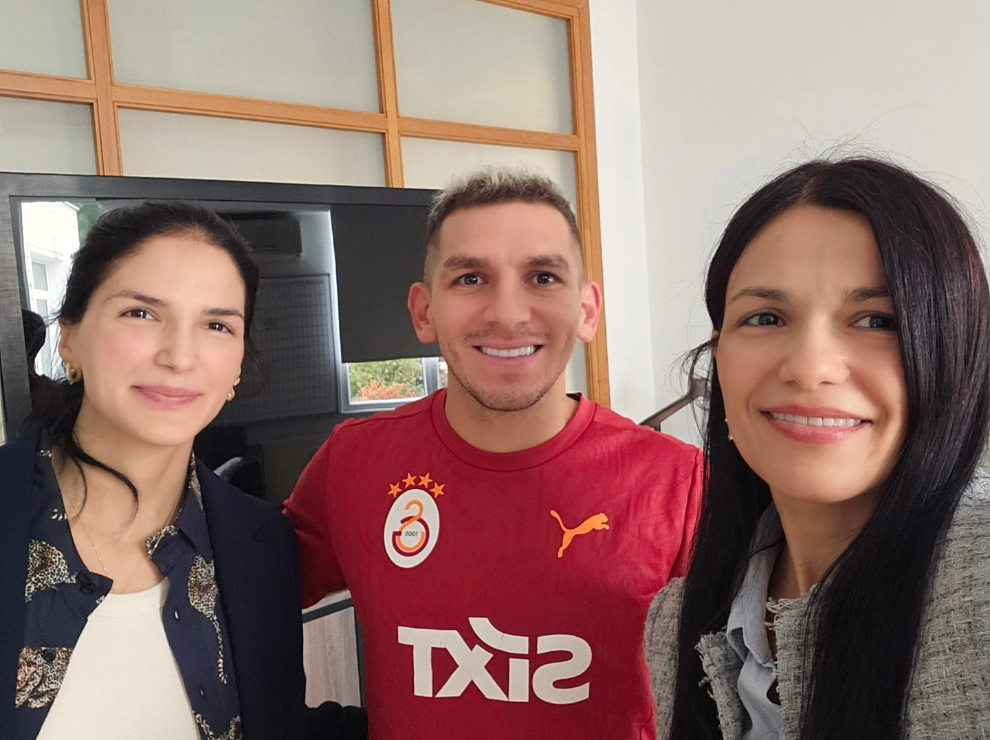 Great session @ltorreira34 ?
#galatasaray #ultraslan #cimbom #konsantrasyon
#galatasaray1905 #galatasaraysk #gs
#cimbombom #turkiye #şampiyonlarligi
#nese_meryem #holistichealth #championsleague
#ganzheitlichegesundheit #saludholistica #salud
#leistungssteigerung #performance #strong
#holisticplayerdevelopment #liebscherundbracht #torreira #fussball #engpassdehnung #fußball #goals