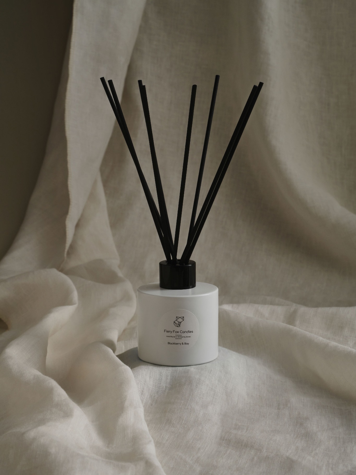 Our Blackberry & Bay is one of our beloved fruity scents, cherished all year round ?
Bursting with juicy blackberry notes balanced with fresh, green bay leaves, it’s vibrant, uplifting and comforting. We offer this scent in all of our fragrance products, so you can fill your home with its deliciously fresh fragrance in whichever way you love most ✨