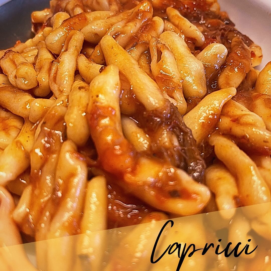 Capricci della Trattoria, pasta di semola di grano duro con ragù di stracotto di manzo … un primo piatto da assaggiare… #pastafresca #pasta #food #pastalover #italianfood #foodporn #cucinaitaliana #instafood #foodblogger #freshpasta #pastafattaincasa #foodphotography #pastalovers #foodlover #foodie #homemade #italy #homemadepasta #italia #pastapasta #cucina #pastaitaliana #foodstagram #pastafattaamano #instagood