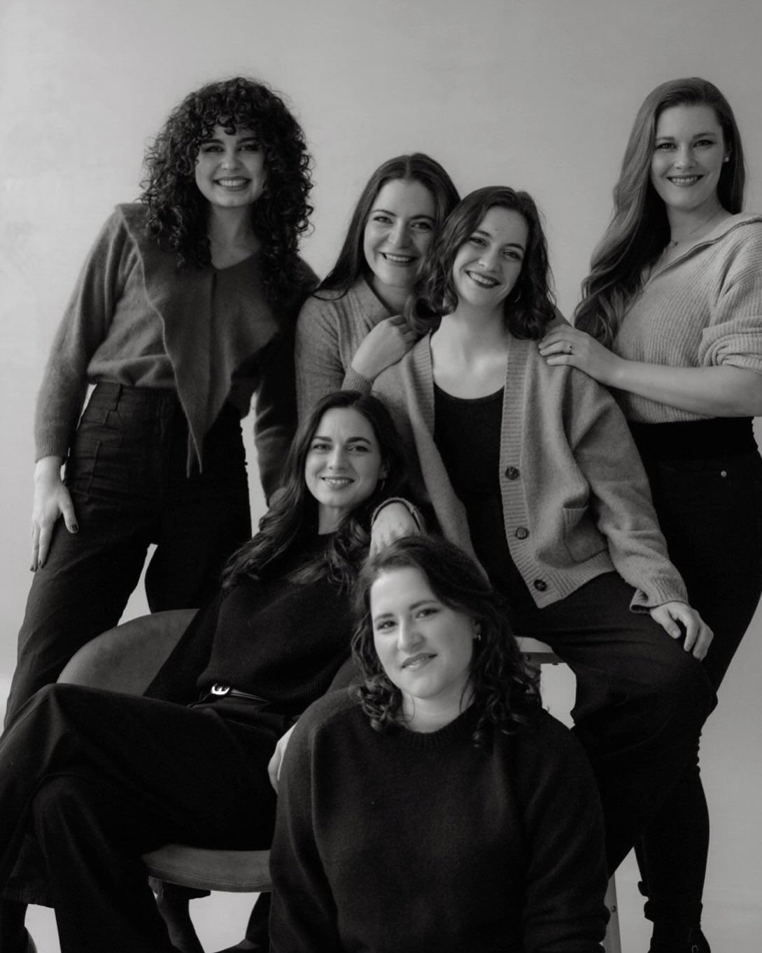 Willkommen beim Kulturbüro PolliPhon, Luminosa! ✨
Das junge, professionelle Vokalensemble wurde 2023 gegründet und hat sich in kürzester Zeit in der internationalen Musikszene etabliert. Wir freuen uns sehr das bereits mit diversen Stipendien und Preisen ausgezeichnete Ensemble vertreten zu dürfen.
Auf unserer Webseite findet man die talentierten Frauen auch mit tollen Hörbeispielen und mehr Informationen, schaut vorbei.
Auf eine erfolgreiche Zusammenarbeit! 🥂
Foto © Jana Hecht