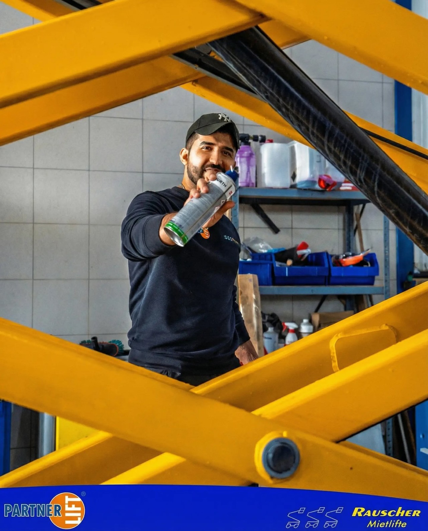 Pflege statt Pfusch.
Damit unsere Bühnen laufen wie sie sollen und nicht quietschen wie ein Einkaufswagen. ?
Rauscher Mietlifte
05273 7345
www.rauscher-mietlifte.de