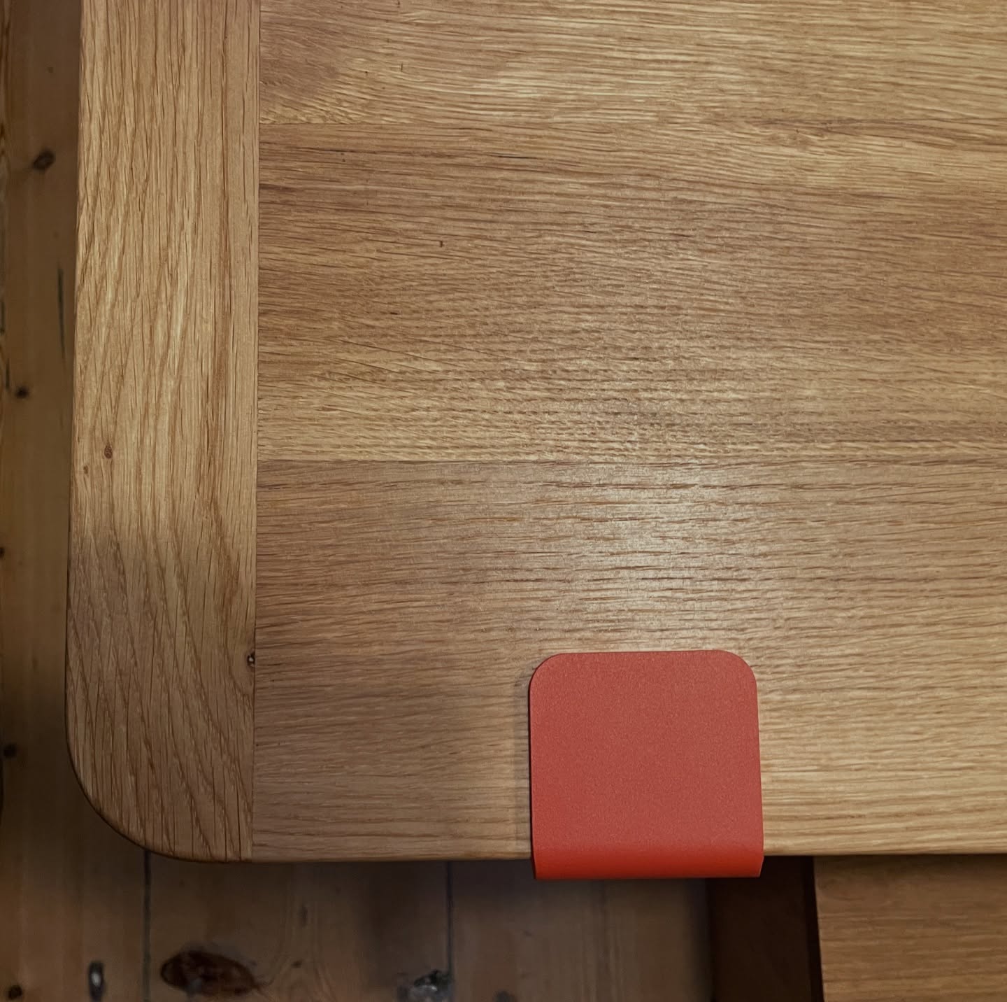 I Projet Victoire I
Création / fabrication sur mesure d’un plateau de table en chêne massif à partir d’une ancienne charpente.
#surmesure #reemploi #ecoconception #table #chêne @tiptoedesign