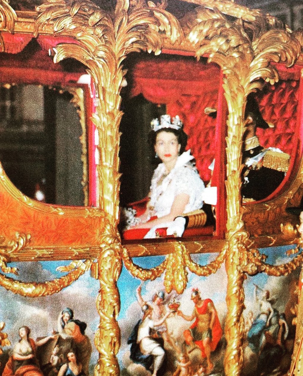 Hommage à la reine Élisabeth II …