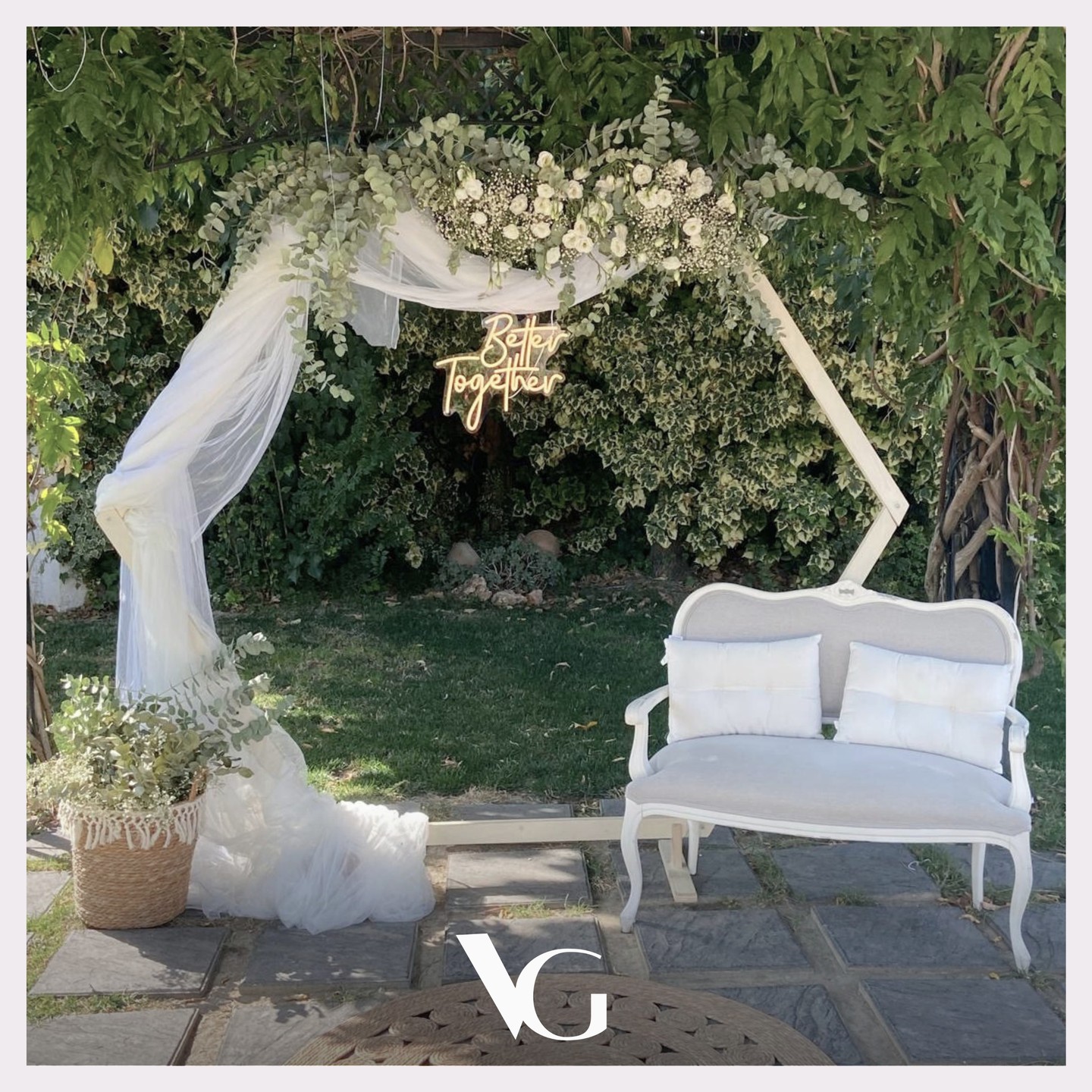 La importancia de los pequeños detalles para uno de los días más importantes de vuestra vida.
? Imagen: Boda en @fincalospensadores
Amamos lo que hacemos
www.cateringvelgar.es
holavelgar@gmail.com
(+34) 625 982 470
VELGAR Catering & Events ®
© Copyright todos los derechos reservados