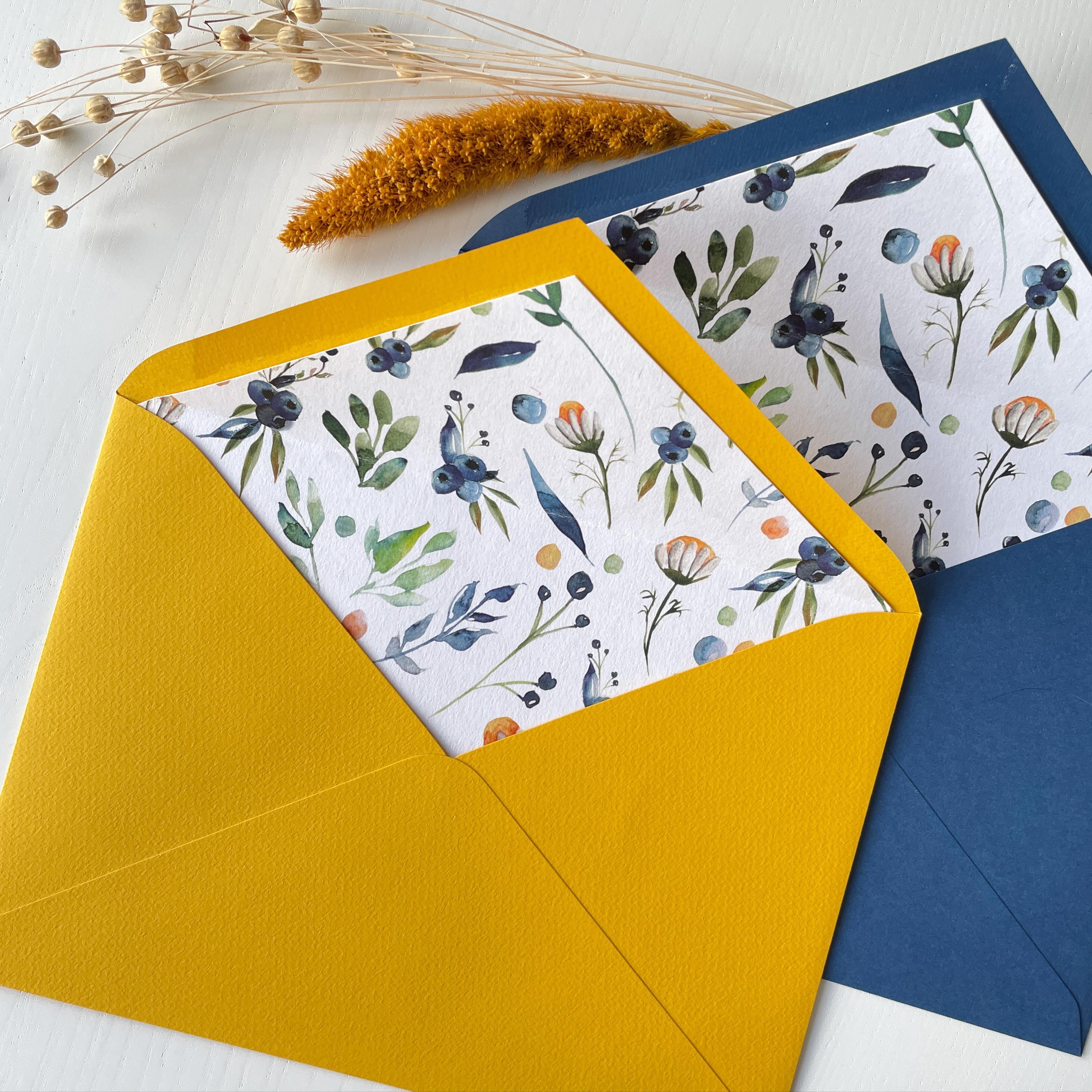 Un mismo estampado, infinitas combinaciones ? en la foto, os mostramos uno de nuestros modelos, al que llamamos Berries ?
#sobres #sobresforrados #bodas #eventos #papeleria #novios #papel