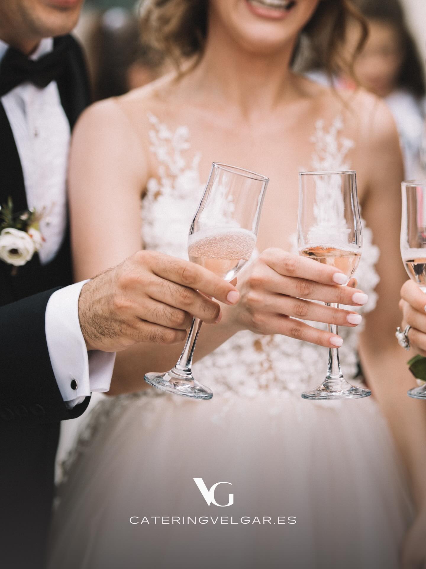 Brindar por una nueva vida juntos es uno de esos instantes que se quedan para siempre. En VELGAR queremos que cada momento de vuestra boda se sienta así: auténtico, cuidado y lleno de calma.
Por eso, nuestro SERVICIO DE ORGANIZACIÓN INTEGRAL DE BODAS os acompaña en todo el proceso: desde la planificación y la coordinación hasta el último detalle del gran día. Vosotros solo tenéis que disfrutar porque, nosotros nos ocupamos de todo.
Amamos lo que hacemos
? www.cateringvelgar.es
? holavelgar@gmail.com
? (+34) 625 982 470
VELGAR Catering & Events ®
© Copyright todos los derechos reservados