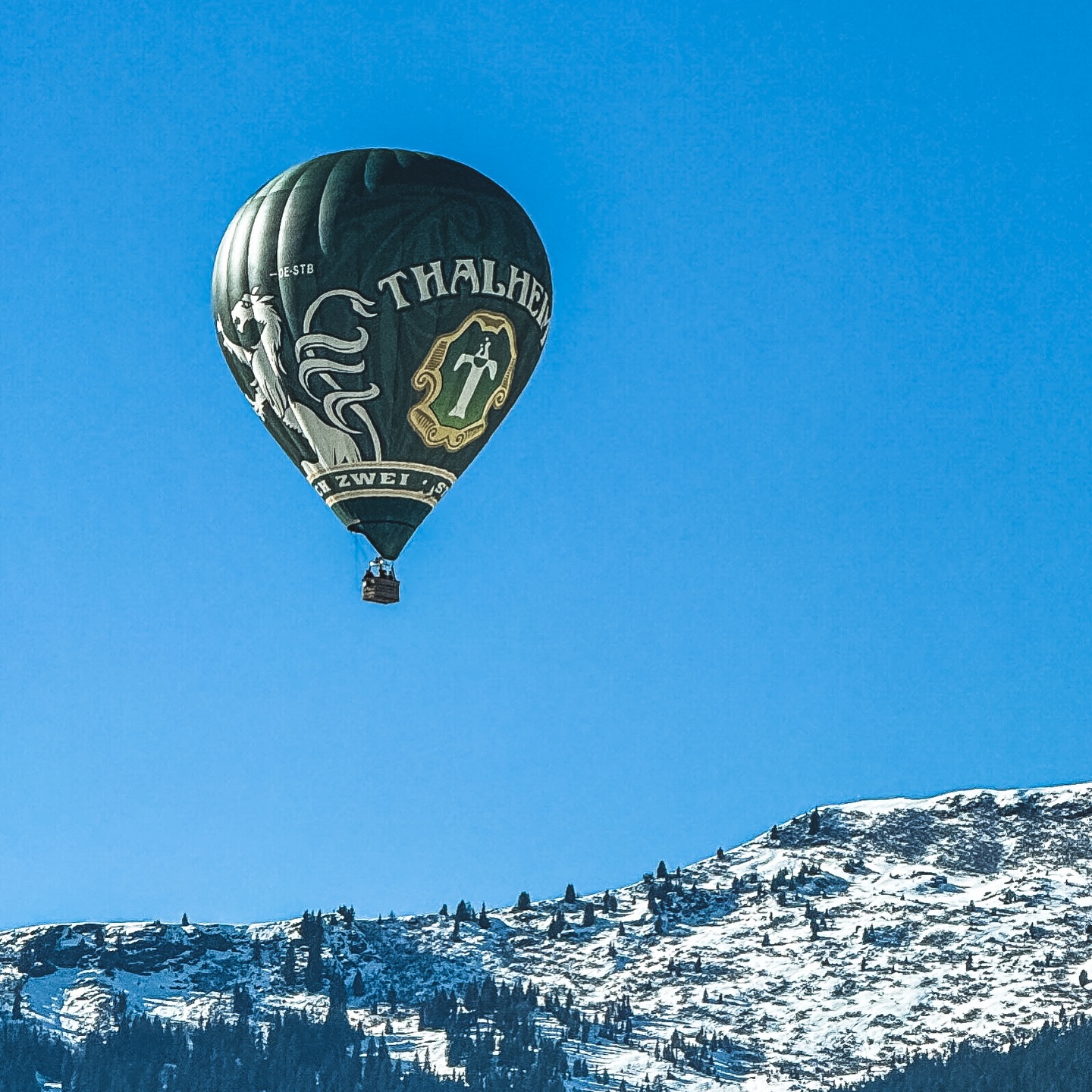 Up up and away 🎈🤍🎈 #ballonfahren #ballooning #falkenair #heissluftball…