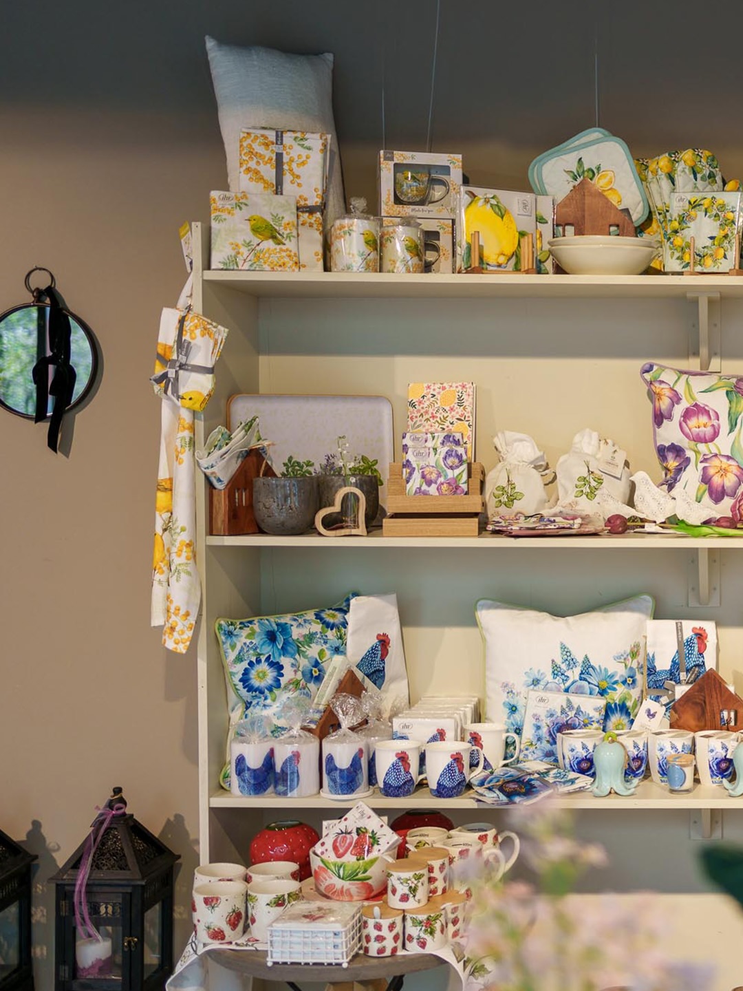 Der Frühling zieht ein 🌷
Bei @kaufdirwas gibt es viele neue Ideen, um in deinem Zuhause frische Frühlingsstimmung einziehen zu lassen.
Entdeckt besondere Fundstücke, stilvolle Accessoires und liebevoll ausgewählte Deko für den Start in die neue Saison.
Heute und morgen gibt es sogar noch eine Frühjahrsaktion 😉