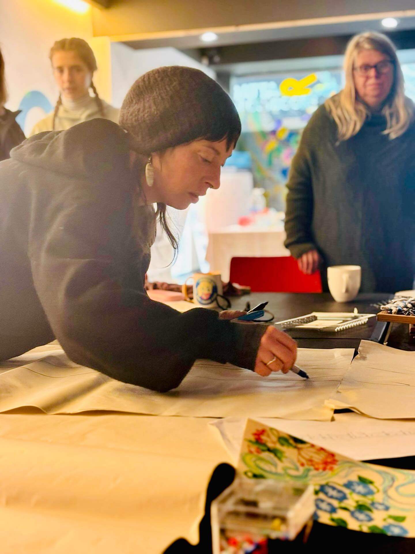 Workshop number 3 - Cultural Exchanges with Annie Hogg 🧶🧵👩🏻🎨
@anniehogg_thewildhedgeinkco
#culturalexchange #workshop #cjaf26 #clonmeljunctionfestival #clonmelarts