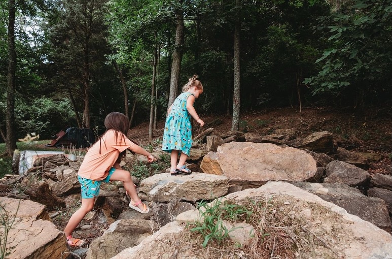 @hellojackalo mix and match sets are available in brand new colors for spring (and they’re on sale)!! We have these shirts in almost every color and they’re exactly the same quality as the day we got them, so I had to get some shorts too??
There are also a bunch of our favorite bug print in the preloved section!
https://hellojackalo.com/ohhappyrobertsons