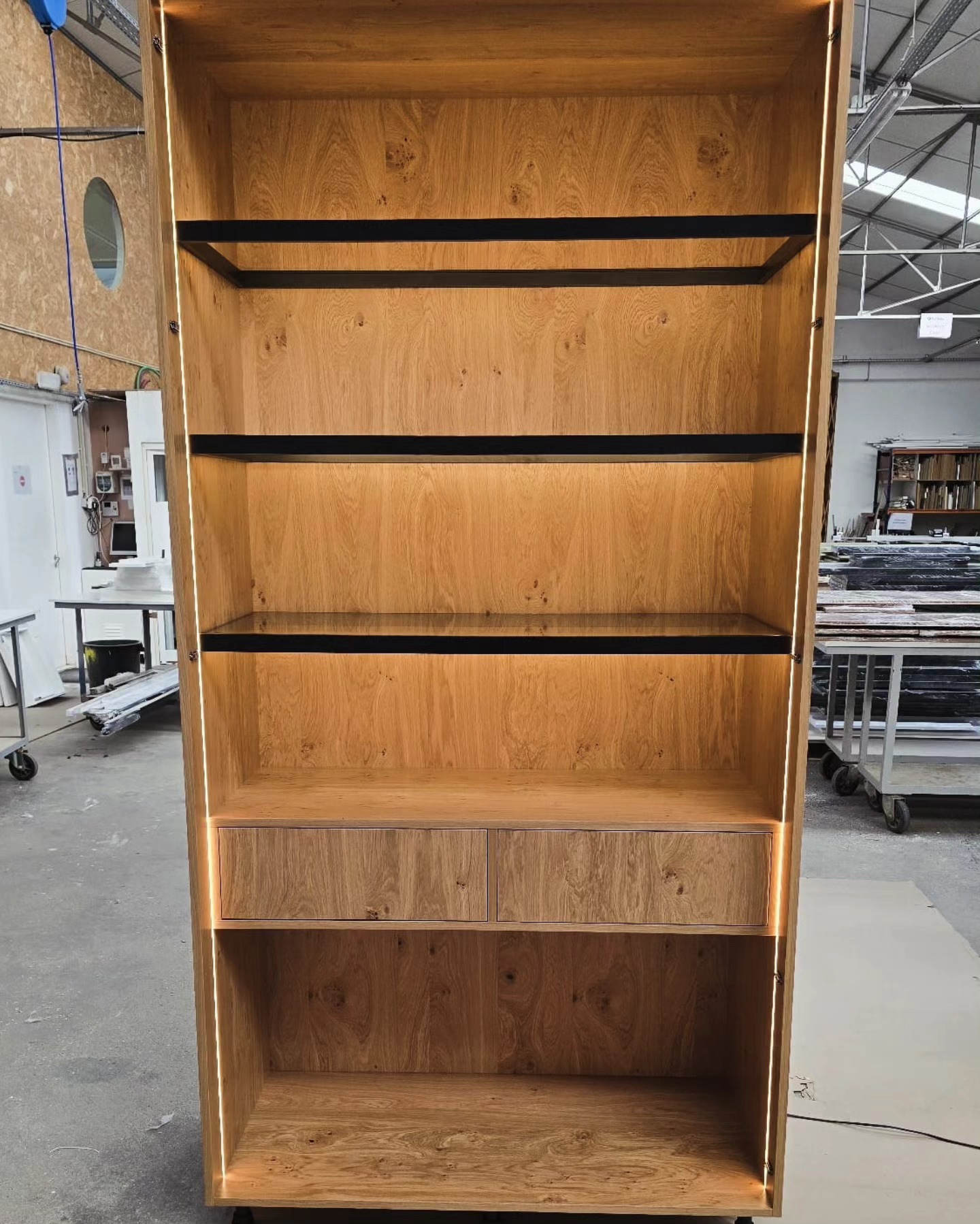 Em progresso, mais um trabalho extraordinário da nossa fábrica.
Uma vitrine para completar a sua cozinha ou a sua sala. ?
.
.
.
.
#franklim #casa #cozinha #kitchen #home