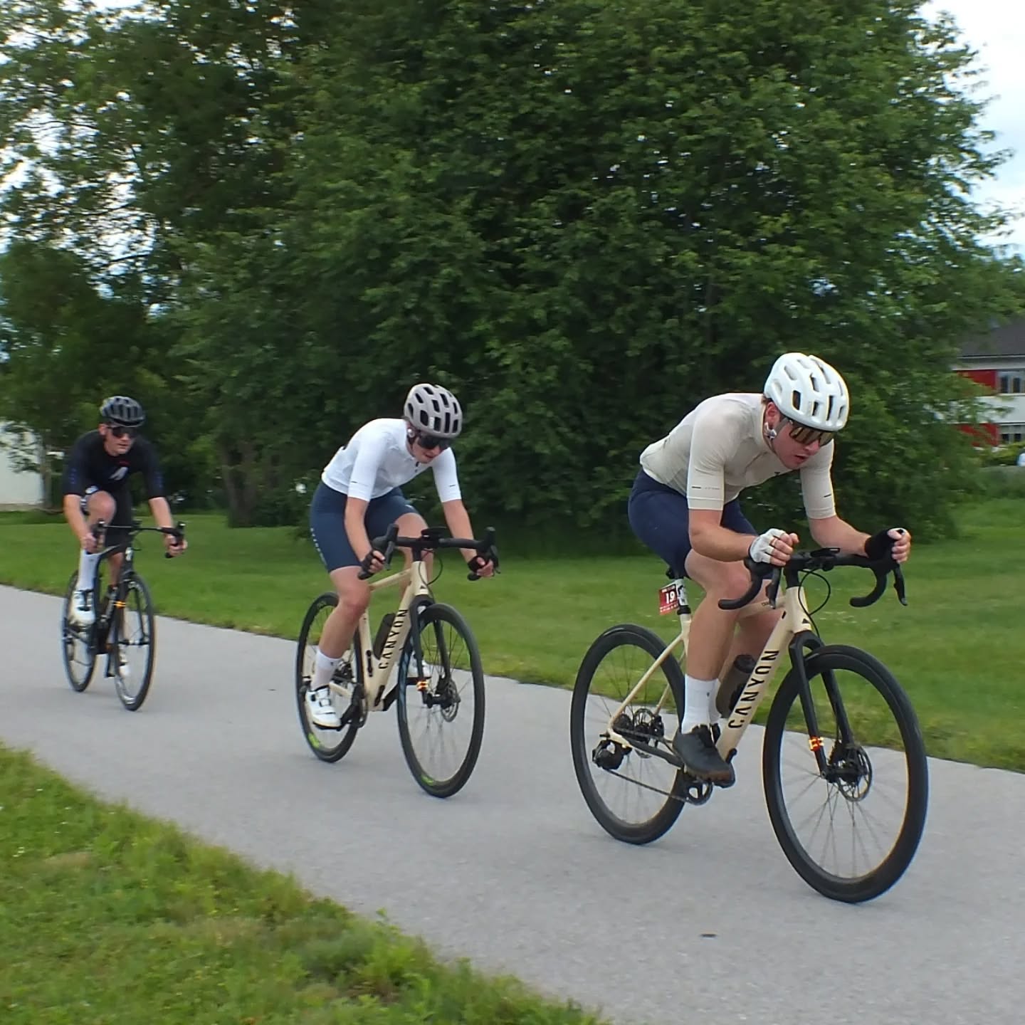 Neu 2026: Windschattenfahren erlaubt.
Nach zahlreichen Rückmeldungen haben wir uns entschieden, beim Bike The Lies heuer erstmals Windschattenfahren zuzulassen.
Damit wird das Zeitfahren noch spannender und taktischer.
April, April… natürlich nicht 😄
Auch heuer gilt: Kein Windschatten. Keine Ausreden. Nur du gegen die Uhr.
#zeitfahren #zeitfahrcup #rennrad #timetrial #teamtimetrial