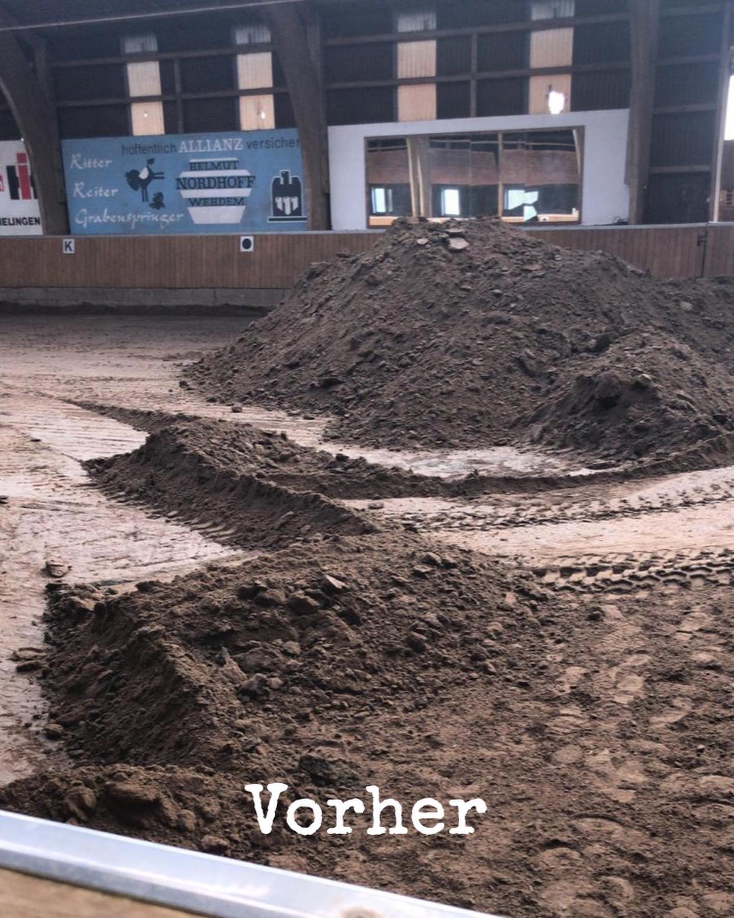 ? Neuer Hallenboden ?
Aus alt macht neu. Endlich haben wir unseren neuen Hallenboden. ?
Dank der Firma Wernke wurde das ganze super schnell erledigt und der Boden sieht wieder gut aus. Ab Montag kann dann also wieder fleißig geritten werden. ✅
Jetzt fehlt nur noch die neue Beregnungsanlage, die ebenfalls in kürze ersetzt werden soll.
#boden #hallenboden #reiten #voltigieren #neu #alt