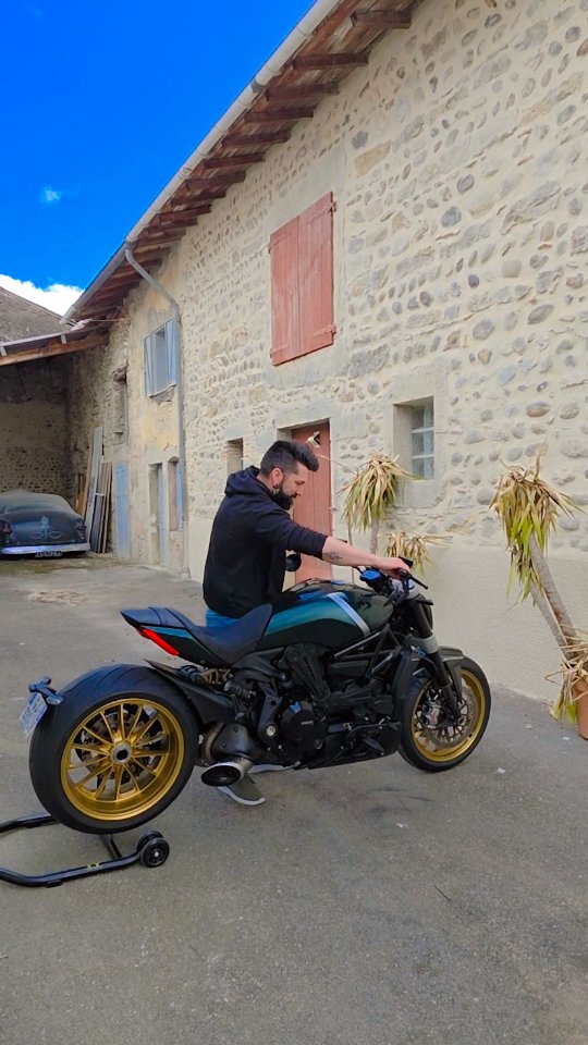 Tu en penses quoi du son de cette Ducat' du diable?
#ducati #xdiavel #ducatidiavel