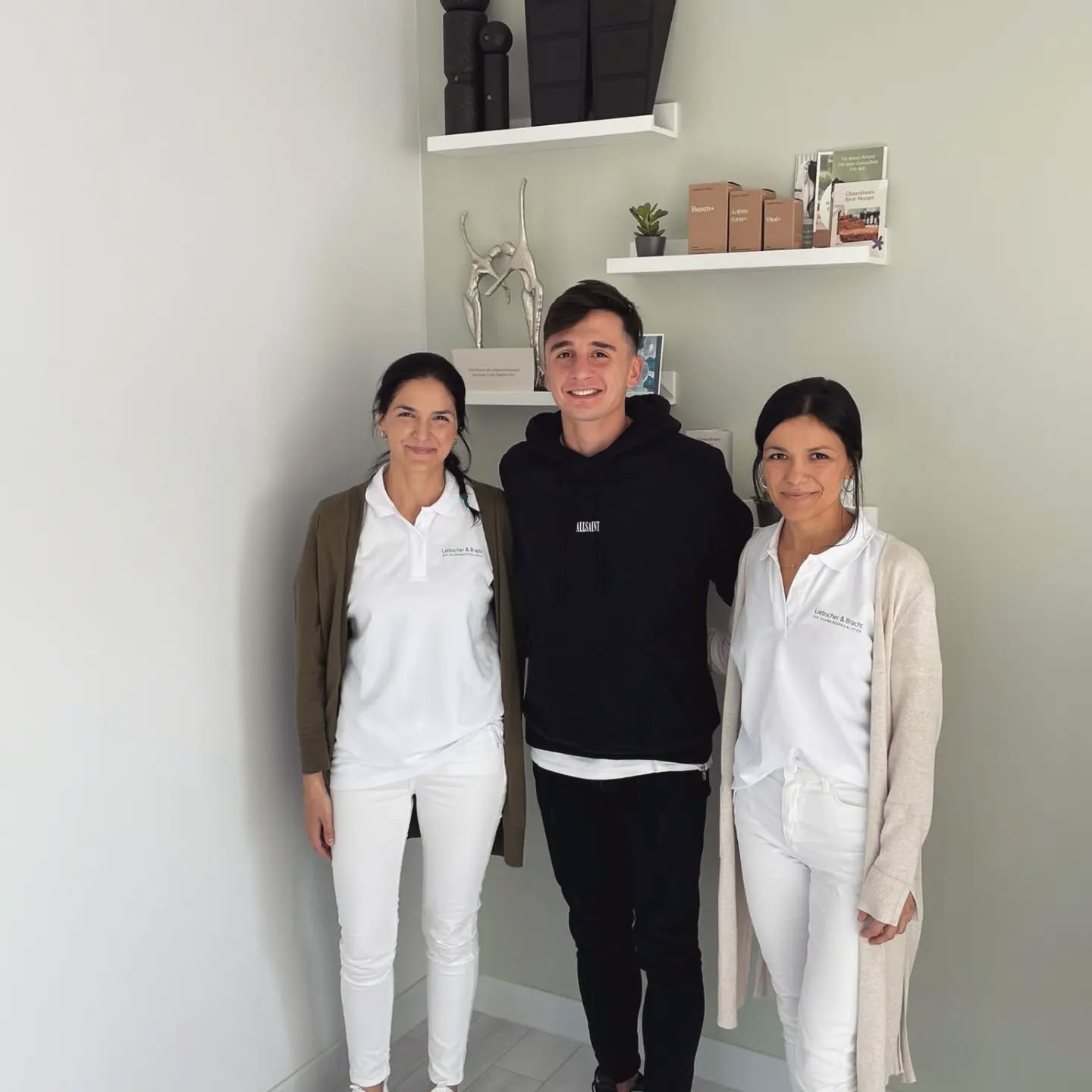 Açılışımıza ilk sporcumuz geldi @keskinemre.8 Sahaya daha güçlü ve dinamik çıkmak için ilk adımlar atıldı ✔️. @liebscher.bracht @dr.petrabracht @doutor_pintocoelho