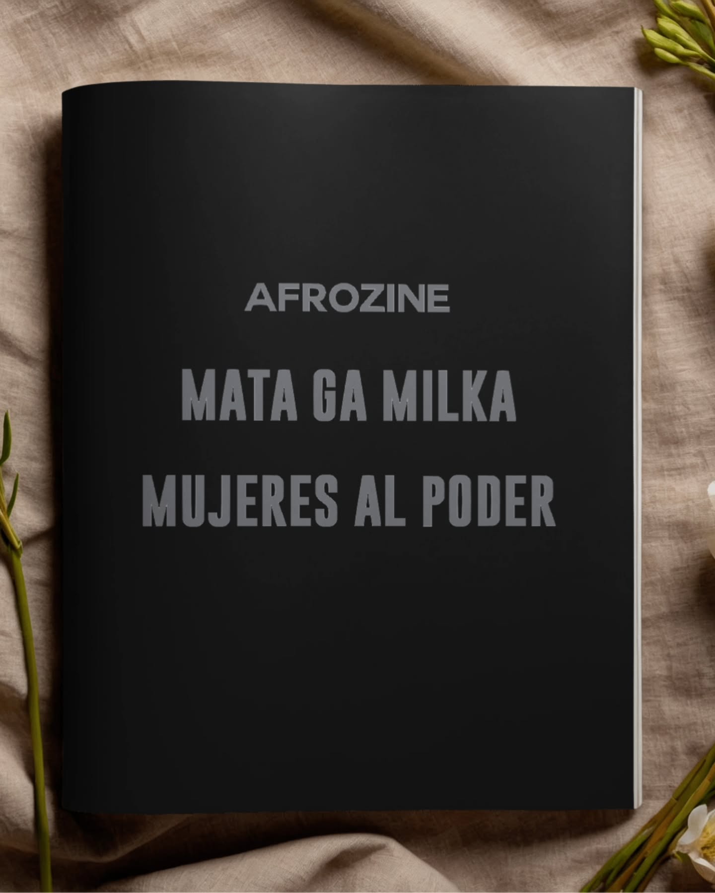 PREVENTA PARA EL COLECTIVO BIZNEGRA EN NUESTRA WEB
TODO LO RECAUDADO SERÁ PARA SOSTENER ESTE PROYECTO AFROANDALUZ
Puedes pillar:
Solo el Afrozine
Packs de 10 Afrozine (+ baratito por si eres libreria o te organizas con amigues
Pack CAMISETA y Afrozine (Solo hay 20 packs)
@biznegra nos recuerda:
En 2021, lanzamos el Afrozine ‘Mata Ga Milka, mujeres al poder’ como una apuesta por la narrativa propia, la memoria y la fuerza de las mujeres negras y migrantes. Hoy, cinco años después, este fanzine vuelve a ver la luz en un relanzamiento especial con un objetivo urgente: sostener la resistencia de Biznegra.
¿Por qué ahora?
En Biznegra cumplimos 6 años de articulación autogestionada. Durante este tiempo, hemos sido refugio y acompañamiento jurídico, psicosocial y comunitario frente a las violencias racistas y machistas. Sin embargo, denunciar el racismo estructural tiene consecuencias: el acoso y los ataques jurídicos contra nuestra entidad y nuestras compañeras han aumentado drásticamente en los últimos meses.
Estamos en una situación crítica. Sin apenas subvenciones y dependiendo de recursos propios, nos enfrentamos a una decisión dolorosa: dejar de dar servicio o, en el peor de los casos, cerrar nuestras puertas definitivamente.
No vamos a permitir que nos silencien.
Tu apoyo es nuestra Caja de Resistencia
Con la compra de esta preventa, el 100% de los beneficios irá destinado a nuestra Caja de Resistencia. Tu aportación servirá para:
Justicia: Afrontar los costes de los procesos jurídicos derivados de nuestra labor política.
Protección: Garantizar el bienestar de las víctimas de violencia y su entorno.
Sostenibilidad: Mantener activa nuestra red de acompañamiento psicosocial.
Resistencia: Seguir luchando por la justicia antirracista con herramientas más fuertes.