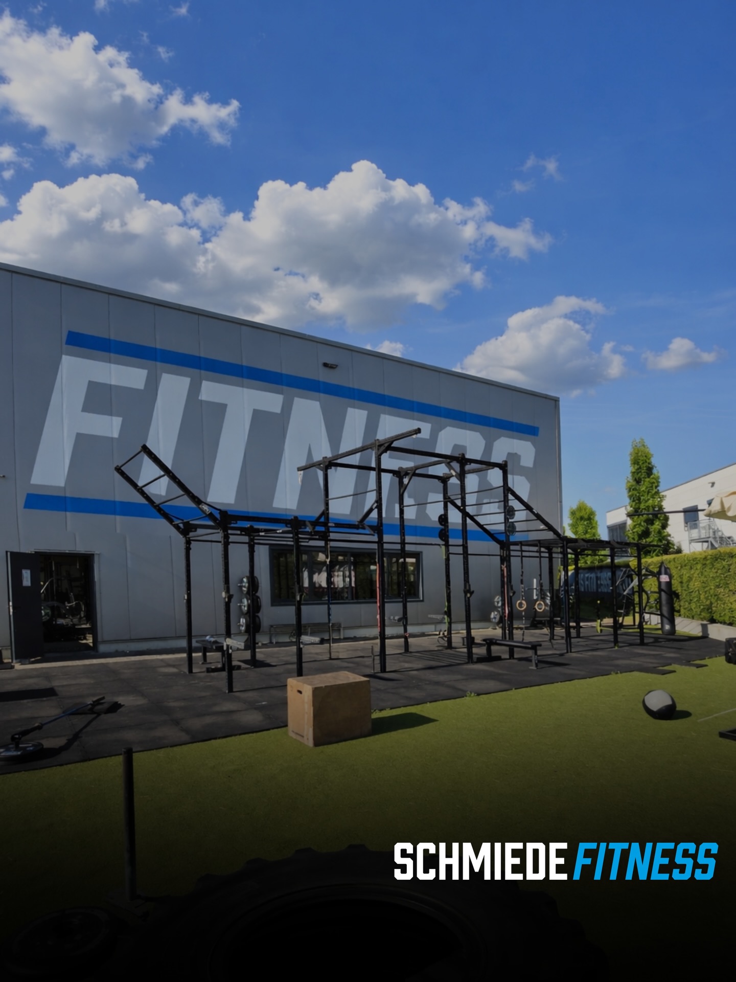 Sommer, Sonne, Squats☀️
Das Wetter wird besser und so langsam ruft der Außenbereich nach Training?
Aktuell könnt ihr ohne Equipment draußen trainieren - also Klimmzüge, Liegestütz, Ausfallschritte usw sind kein Problem?
Sobald das Wetter konstant gut bleibt, schaffen wir wieder Alles an Equipment raus und ihr könnt in der Sonne schmieden??♀️
#schmiedefitness #bonn #alfter #bornheim #wesseling