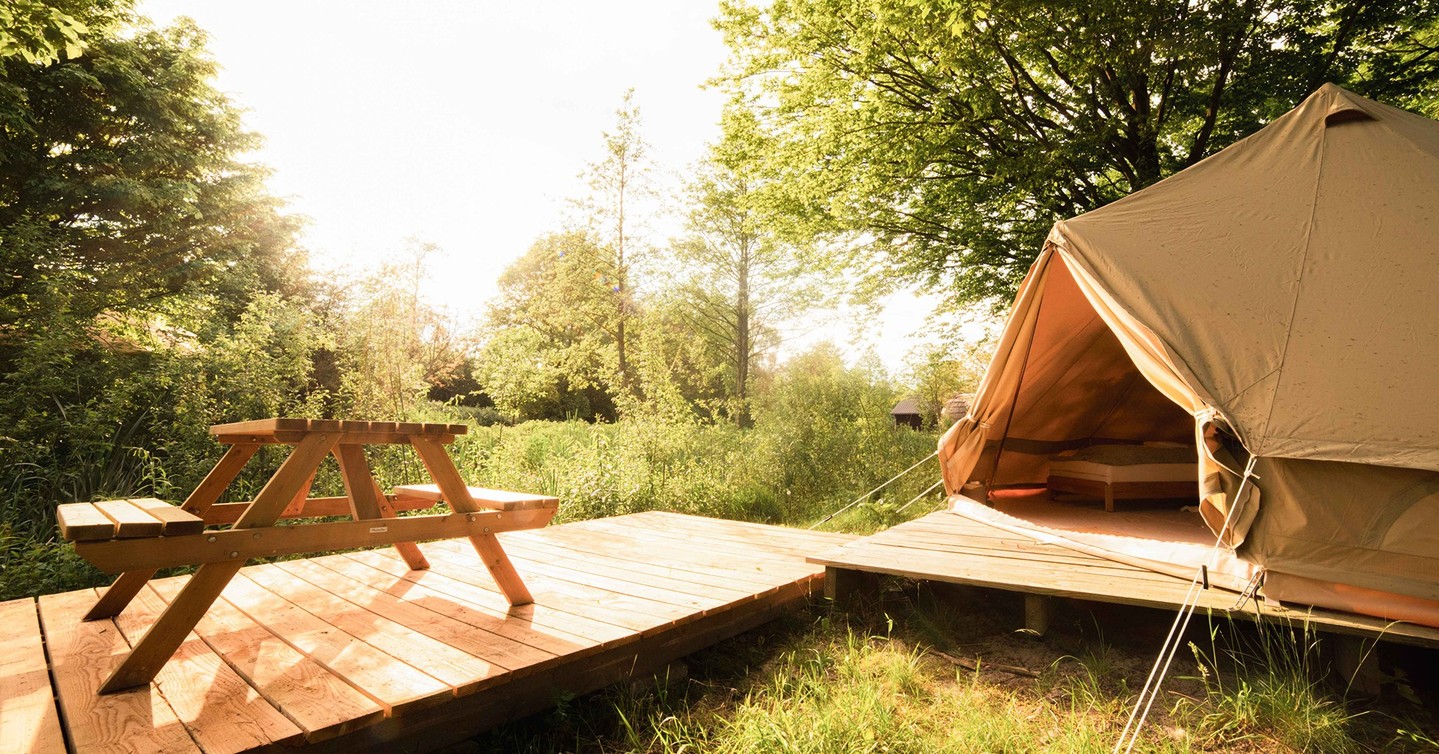 Tipi open. Tipi dicht. Offline is het nieuwe luxe. 🧘♂️
Er is het een en ander veranderd bij rostig. Maar een ding blijft hetzelfde. Wij blijven ambassadeurs van de 'even niks'. Van een beetje minder in plaats van een beetje meer. Maar dan wél in een lekker bed. Zoals je bij ons gewend bent. Wist je dat je tot uiterlijk 5 mei kan boeken met vroegboekkorting?! 🌿 Ga naar rostig.nl, tot snel!
#rostig #glamping #buitenleven #bijzondereplekken