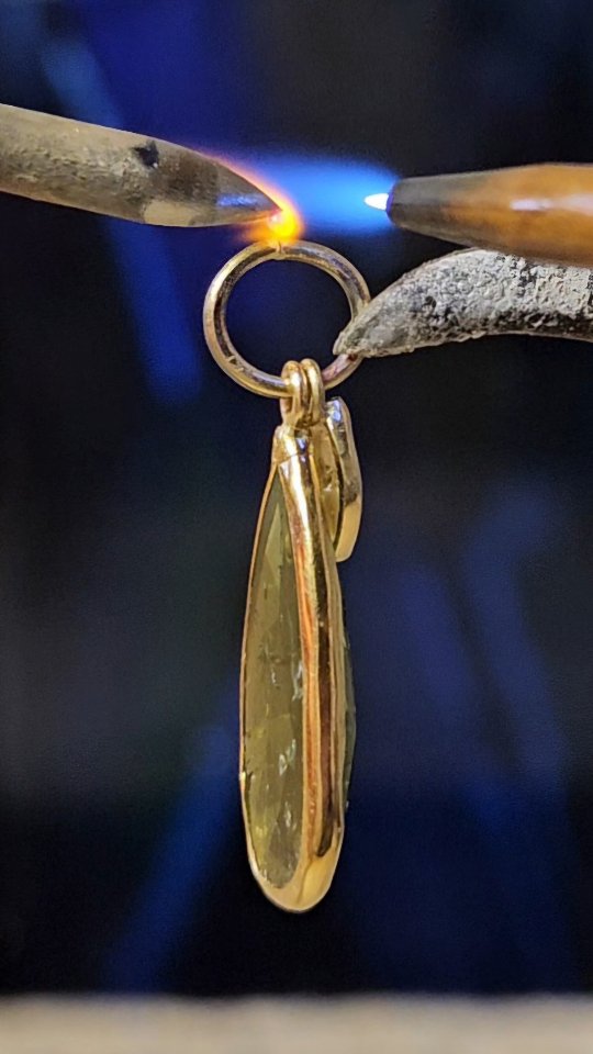 Lesson learned today:
Do not listen to your mind.
It will tell you, that you're not good enough, and that you'll fail.
It will not let you be peaceful and calm.
But today I didn't listen. ?
#goldsmith #goldpendant #18kgold #soldering #tourmalinependant