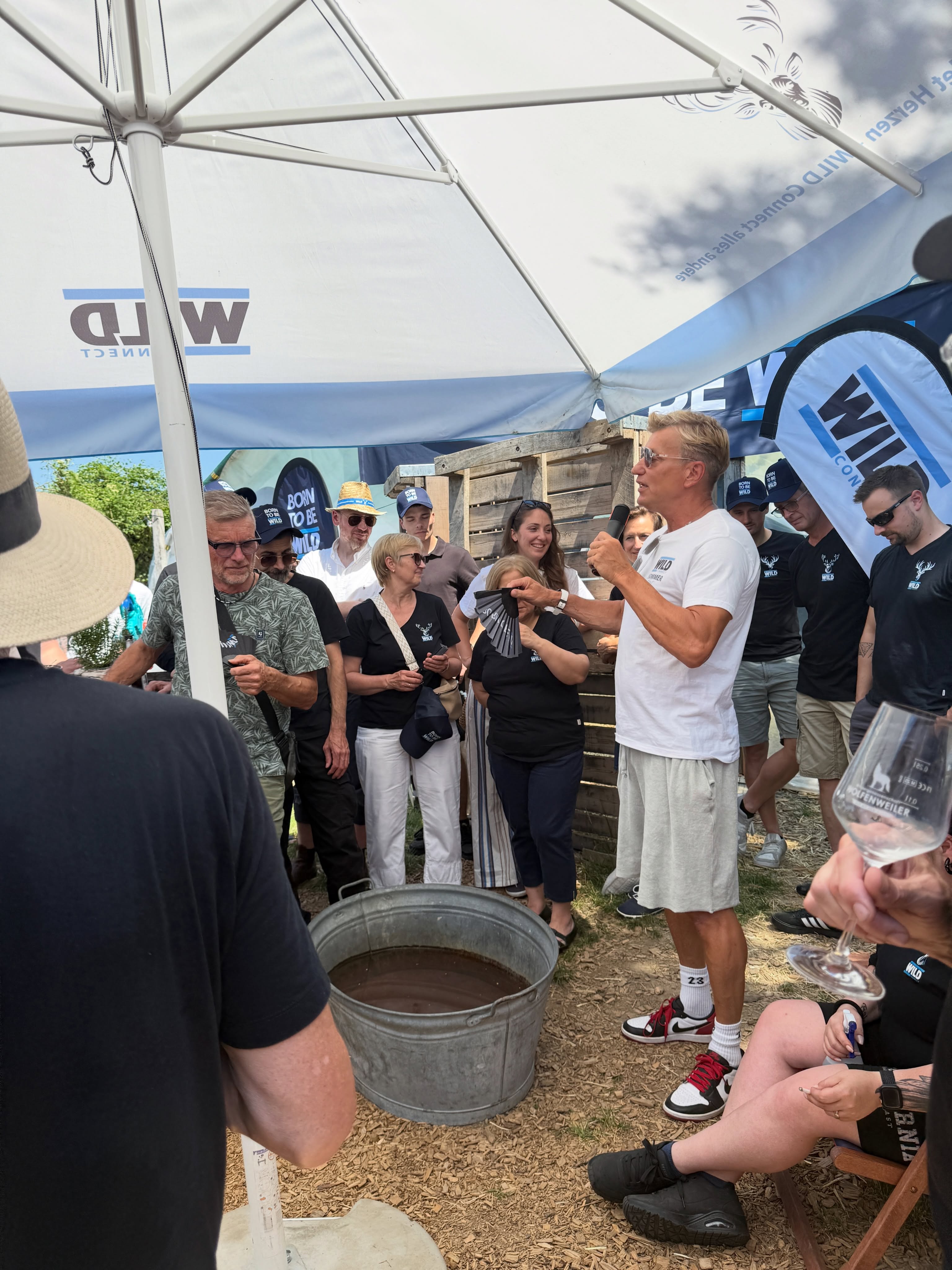 Einige Impressionen vom WILD-Sommerfest auf dem Sehringer Obsthof in Mengen… es gab alles, was das Herz begehrt! 💙
A few snapshots from the WILD summer party at the Sehringer Obsthof in Mengen… it had everything the heart could desire! 💙
Néhány pillanatkép a WILD nyári buliról a mengeni Sehringer Hofban… minden megvolt, amire csak vágyhat a szív! 💙
#summer #wild #party #fun #ilovemyjob