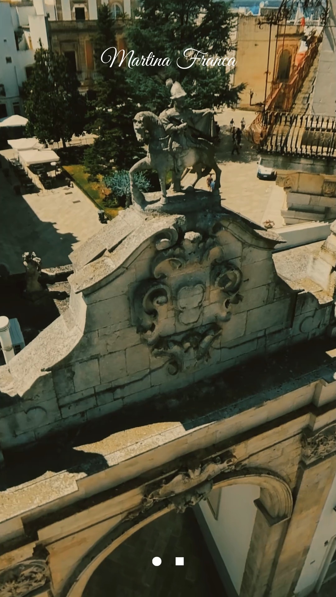 Martina Franca, cuore elegante della Valle d’Itria.
Tra vicoli bianchi, balconi fioriti, palazzi barocchi e scorci senza tempo, il centro storico racconta tutta la bellezza autentica della Puglia. Un luogo da vivere, ammirare e riscoprire passo dopo passo.
#VisitPuglia #DroneItaly #ItaliaDaScoprire #ReelsItalia #ValleDItria
Contattami ?
Operatore Drone – Pilota UAS certificato EASA
Ispezioni aeree e video professionali per aziende
? giuseppe@stoploop.it
? wa.me/393791018967