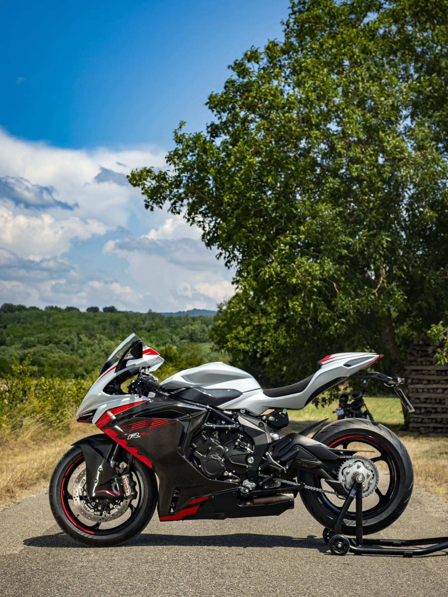 Si tu as deja vu quelque chose de plus classe que cette sportive dis le moi en commentaire.
En attendant, cette MV agusta est à gagner sur frenchmotoprojex.com et il reste moins de 70 places de dispo!!!!