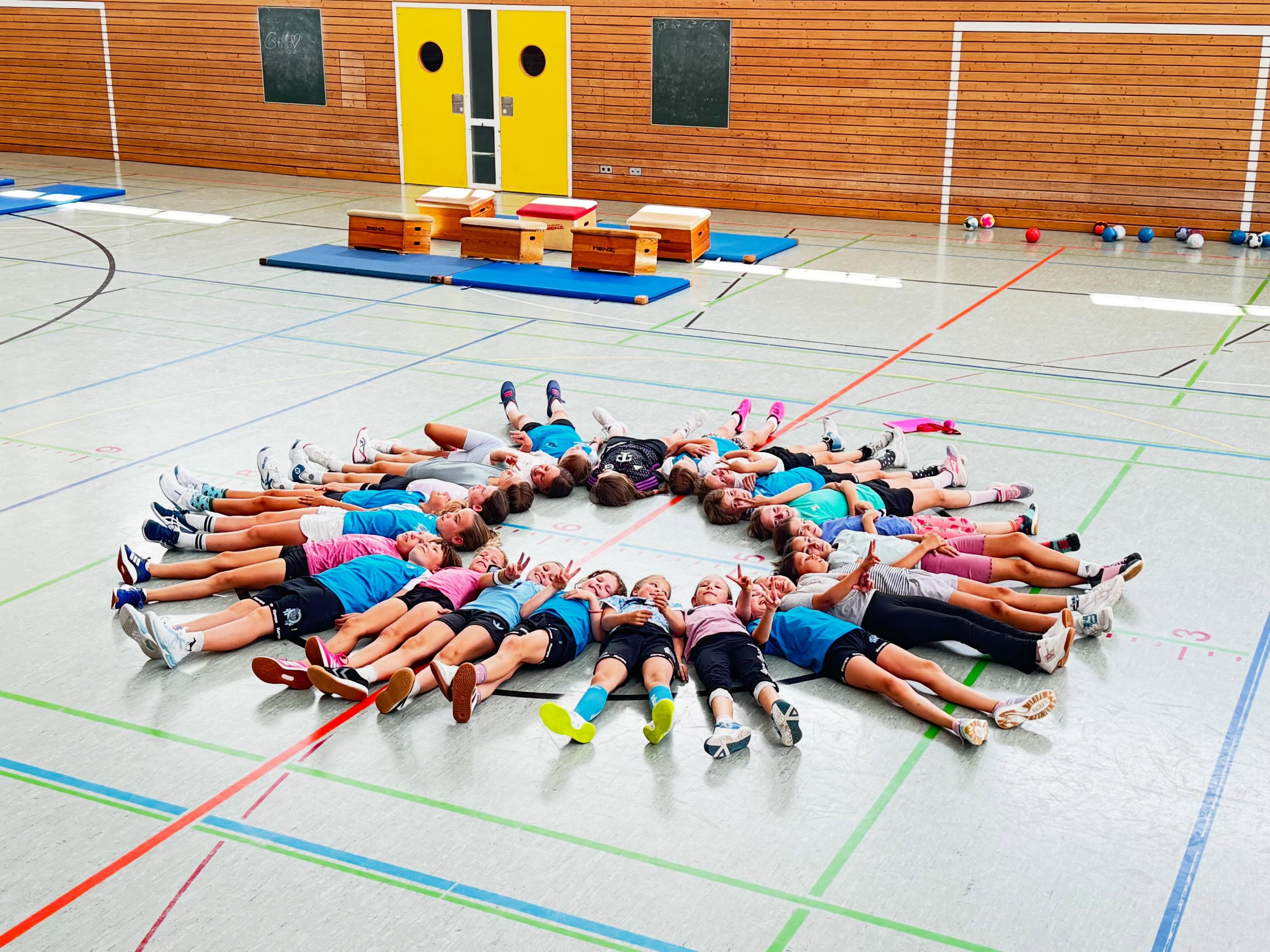 Mit einem Ninja Warrior Parcours verabschiedet sich die weibliche E Jugend in die Sommerpause 💙🤍