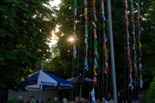 #KRV #Sommerfest 2026 🚣🏻🍻🧑🏻🎤✨
Danke allen Mitwirkenden von Aufbau, über Kuchen und Bar, bis Abbau. Ohne viele anpackende Hände kein Verein(sfest)! Petrus hat es am Samstag gut mit uns gemeint und #Justforfun den Abend wieder musikalisch-schwungvoll gestaltet. Geschichten wurden ausgetauscht, Pläne geschmiedet und das ein oder andere Getränk konsumiert. Schee war‘s!
📸 @plauderzauber