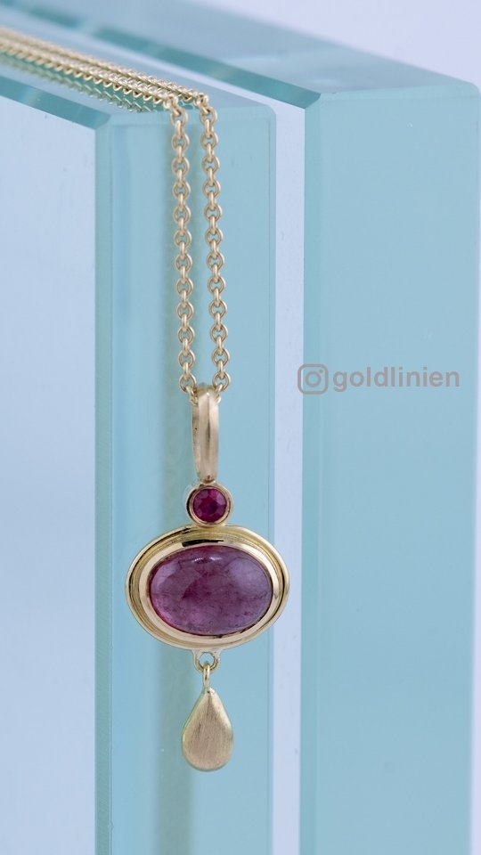 Just like that, we've got five gold pendants finished.
Are you new here? Welcome! ??
So, if you're here for the first time, you don't know about the new pendants yet.
Currently I hand fabricate a bunch of gold pendants, all set with tourmalines and other gem stones.
All in 18k yellow gold ?
This cutie is #5 and it has an oval pink tourmaline cabochon as well as a small pink sapphire.
Feel free to check out the other pieces I recently created, you’ll see them in my feed.
They will be available soon ?✨️
Follow for more handmade jewellery and more tips from my goldsmiths workshop ?
.
.
.
#goldsmith #goldschmiedewerkstatt #customdesign #handengraved