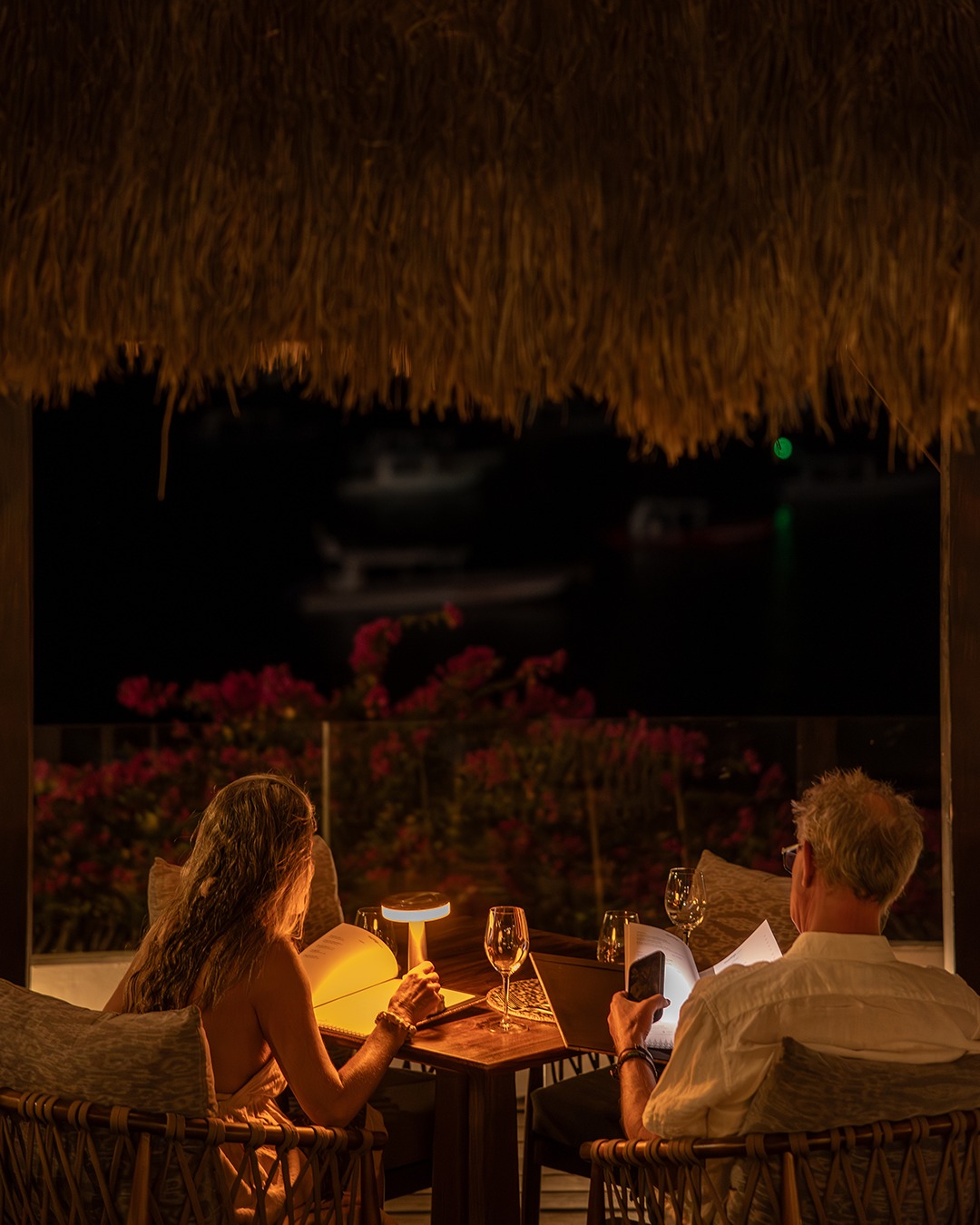 A private little moment beneath the bale. Dine by soft light, share a bottle and let the evening unfold slowly. ✨
|| Credit : @batukaranglembongan
.
.
.
#bar #restaurant #muntigslembongan #fresheats #wine #dinner #lembongan #nusalembongan #island #lembongandinner #lembonganisland #balirestaurant #balifoodies #balifood #bali #balitrip #gourmetraveller #lembonganrestaurant #lembongantrip #balitrip #boutiquehotel #nusapendia #batukaranglembongan
